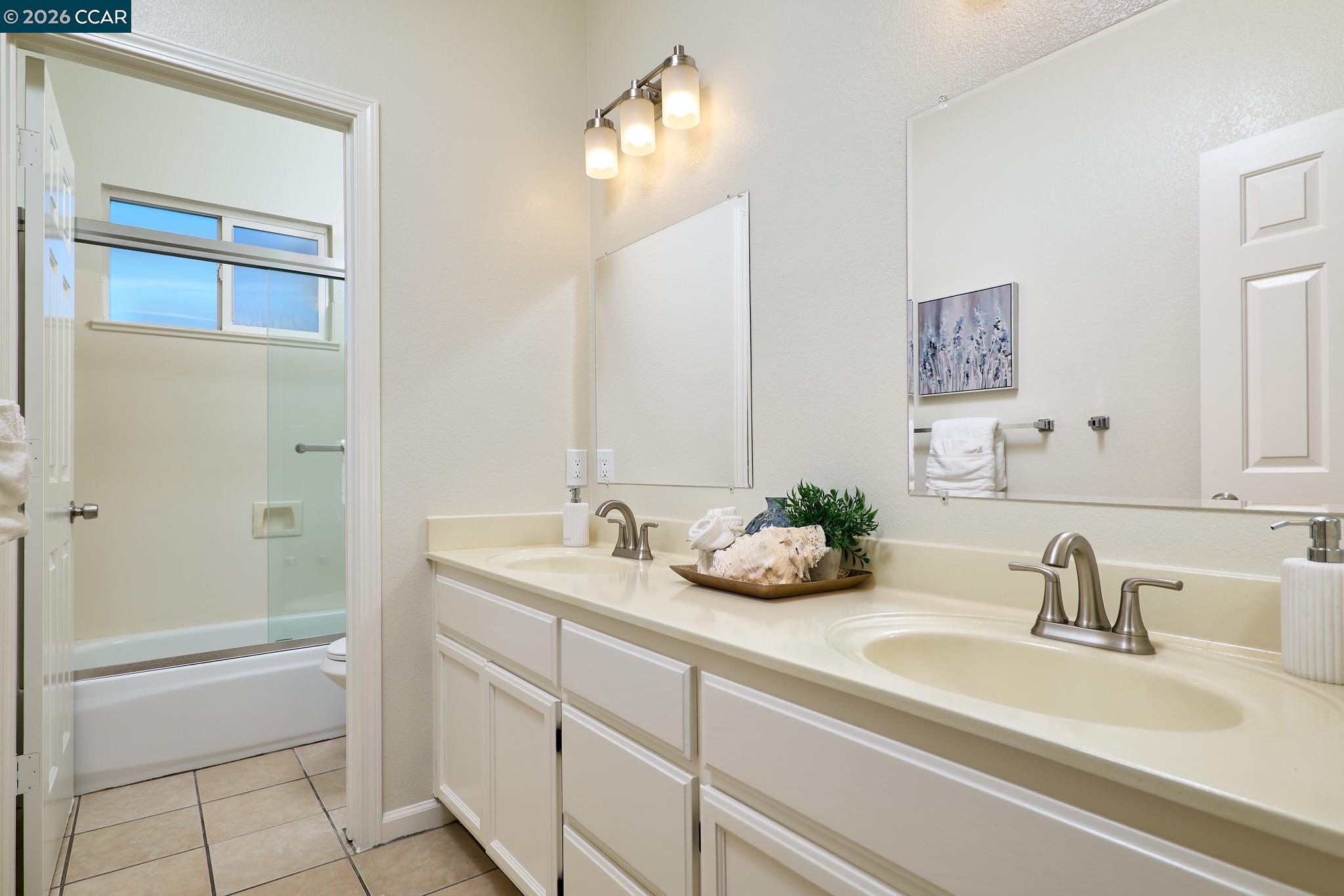 Detail Gallery Image 25 of 39 For 2512 Forty Niner Way, Antioch,  CA 94531 - 5 Beds | 3 Baths