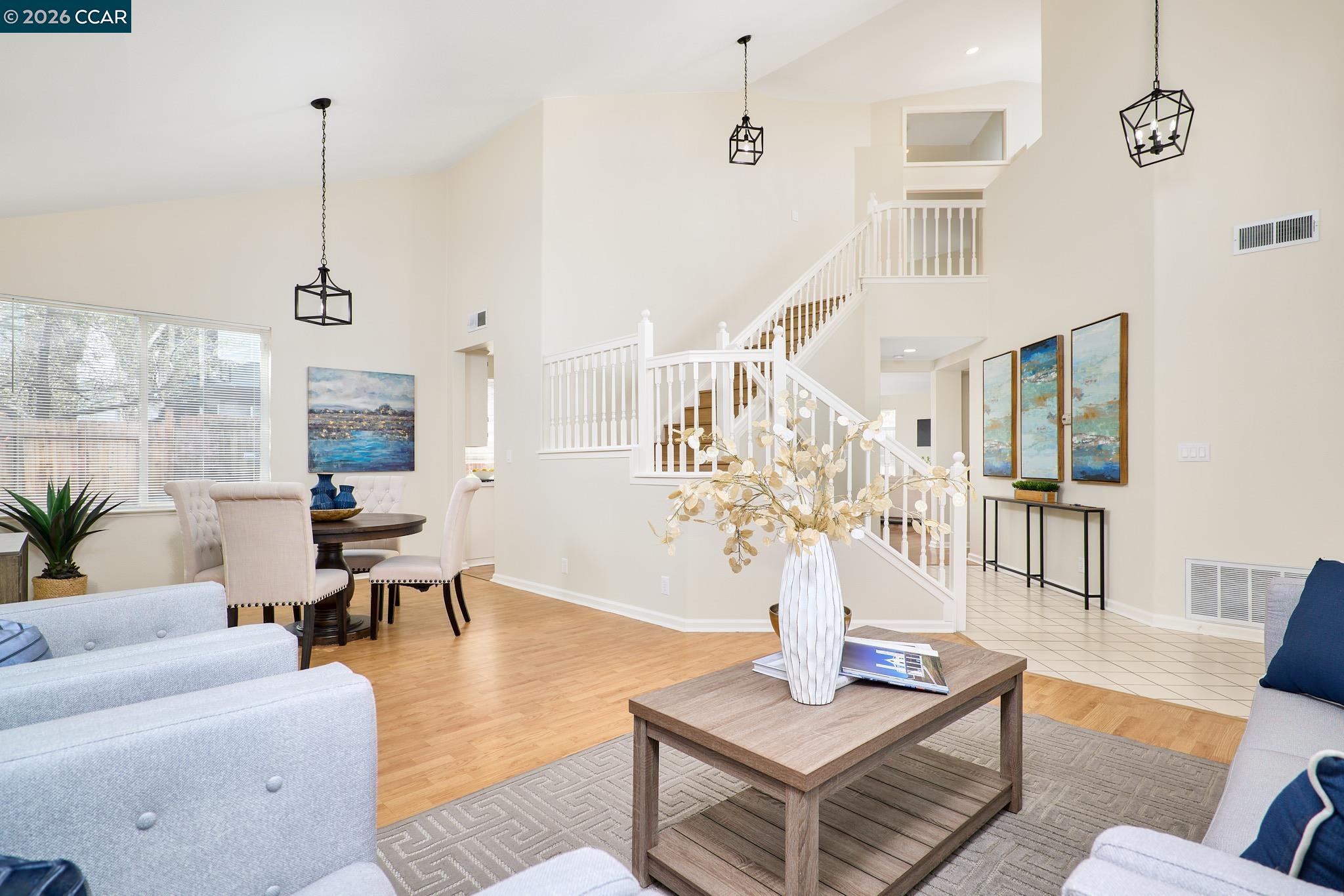 Detail Gallery Image 5 of 39 For 2512 Forty Niner Way, Antioch,  CA 94531 - 5 Beds | 3 Baths