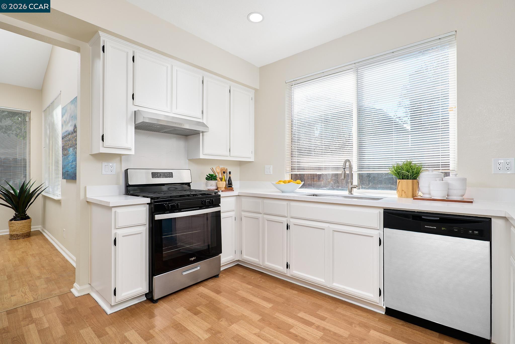 Detail Gallery Image 8 of 39 For 2512 Forty Niner Way, Antioch,  CA 94531 - 5 Beds | 3 Baths