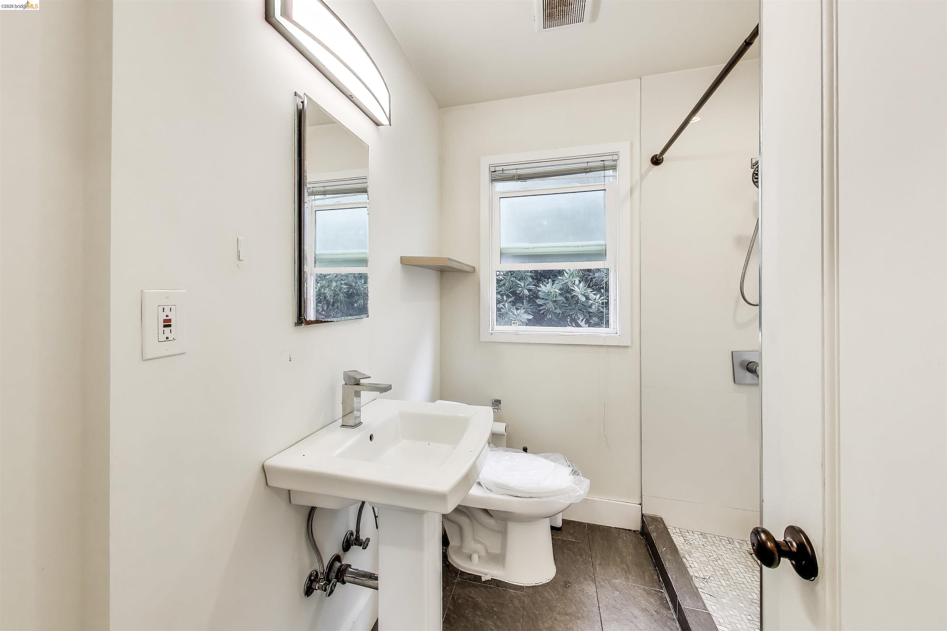 Detail Gallery Image 9 of 13 For 185 Belleview Dr, San Leandro,  CA 94577 - – Beds | – Baths