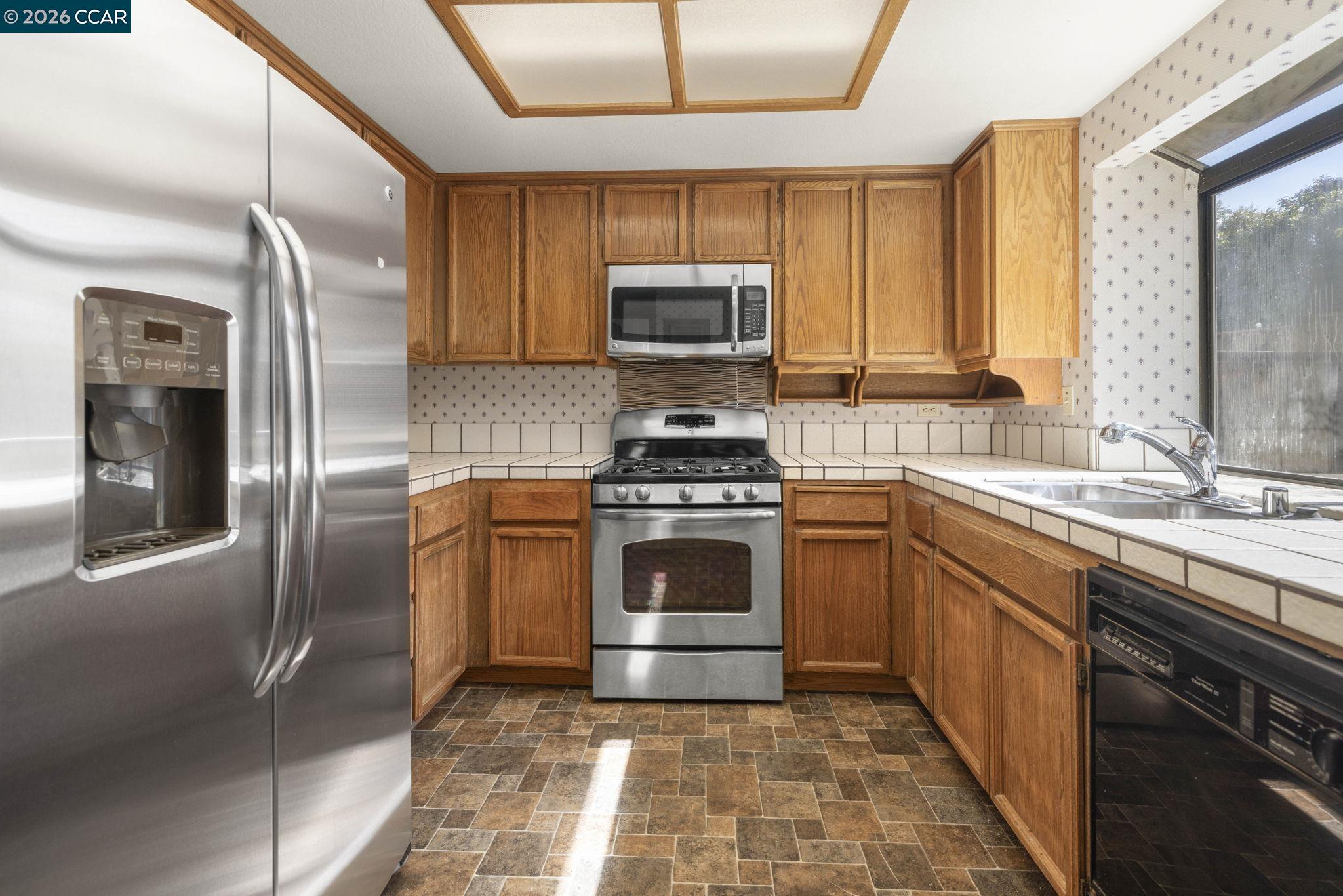 Detail Gallery Image 13 of 35 For 270 Willow Lake Dr, Martinez,  CA 94553 - 2 Beds | 2/1 Baths