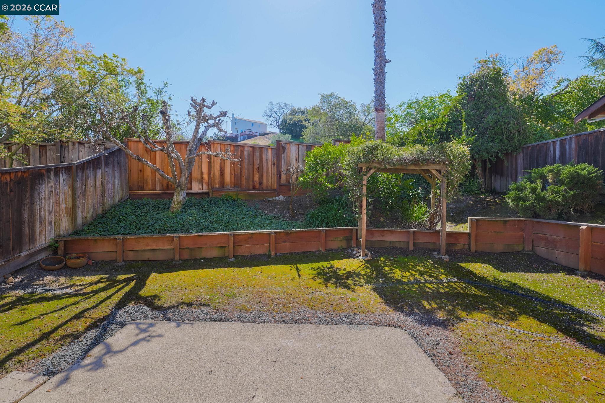 Detail Gallery Image 25 of 35 For 270 Willow Lake Dr, Martinez,  CA 94553 - 2 Beds | 2/1 Baths