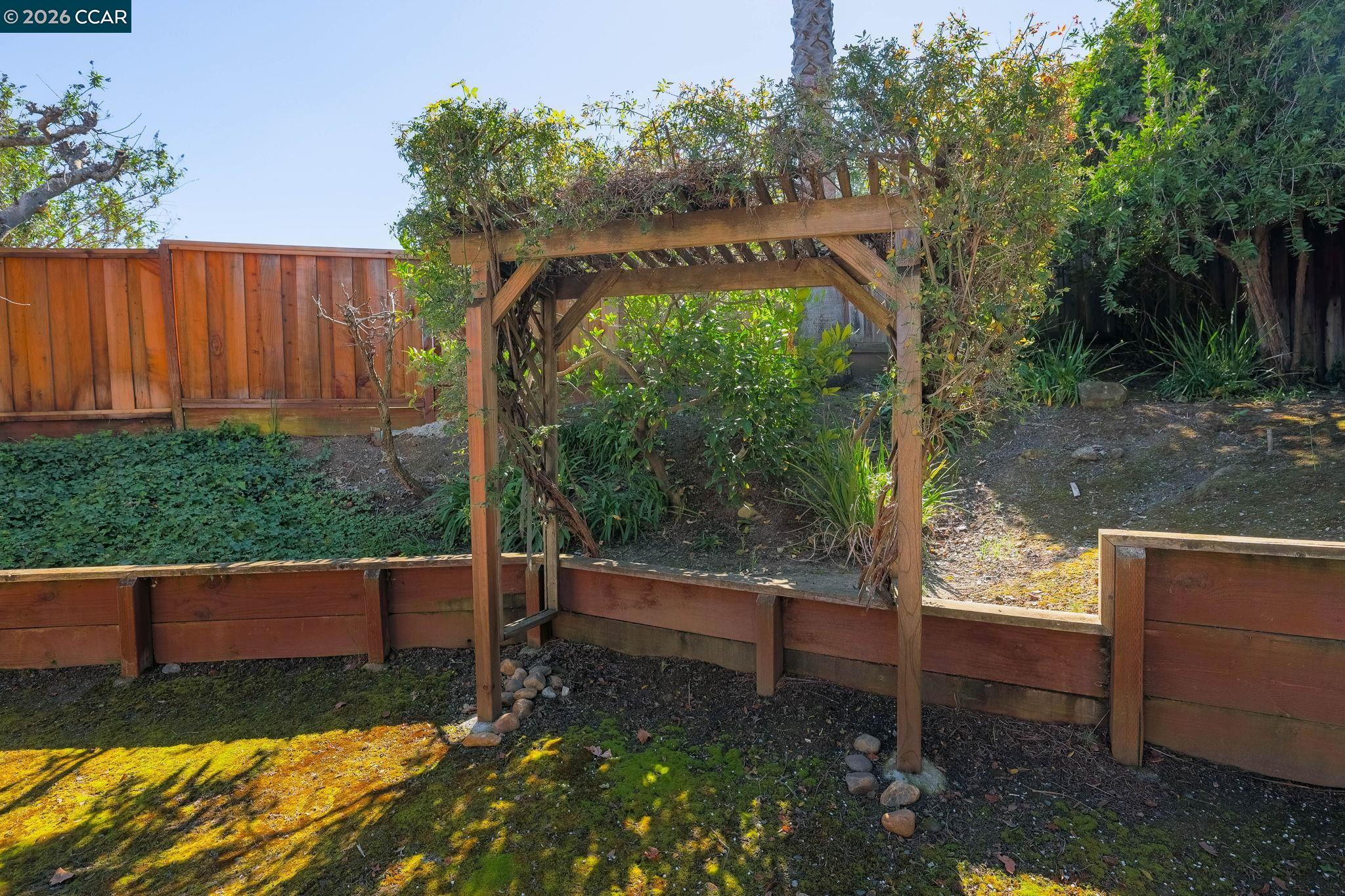 Detail Gallery Image 26 of 35 For 270 Willow Lake Dr, Martinez,  CA 94553 - 2 Beds | 2/1 Baths