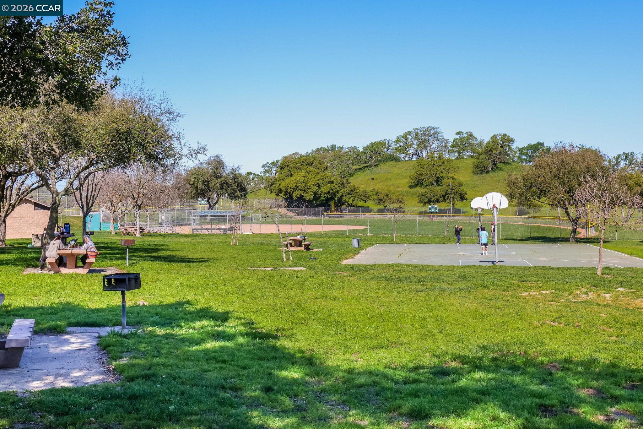 Detail Gallery Image 30 of 35 For 270 Willow Lake Dr, Martinez,  CA 94553 - 2 Beds | 2/1 Baths