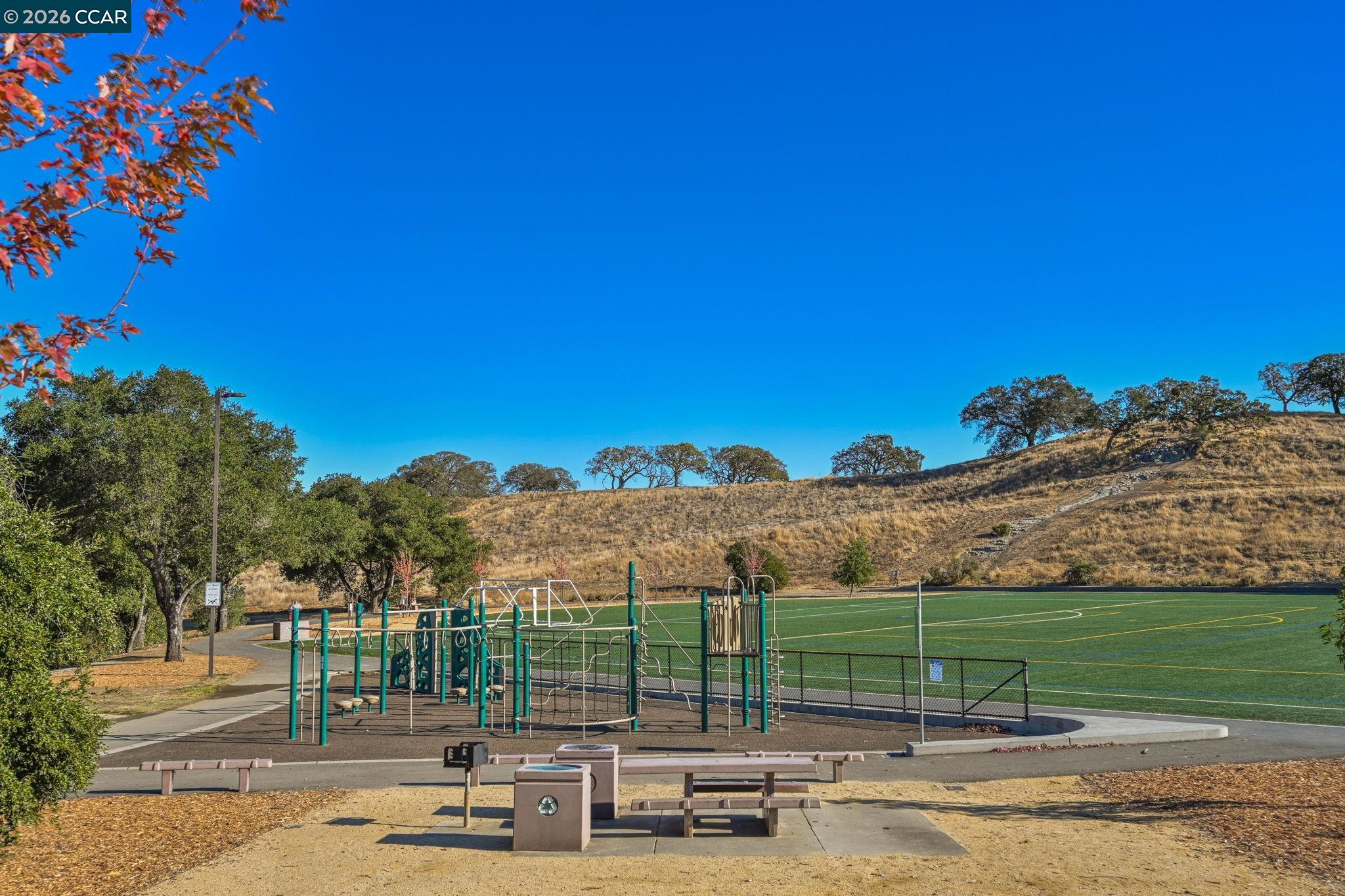 Detail Gallery Image 32 of 35 For 270 Willow Lake Dr, Martinez,  CA 94553 - 2 Beds | 2/1 Baths