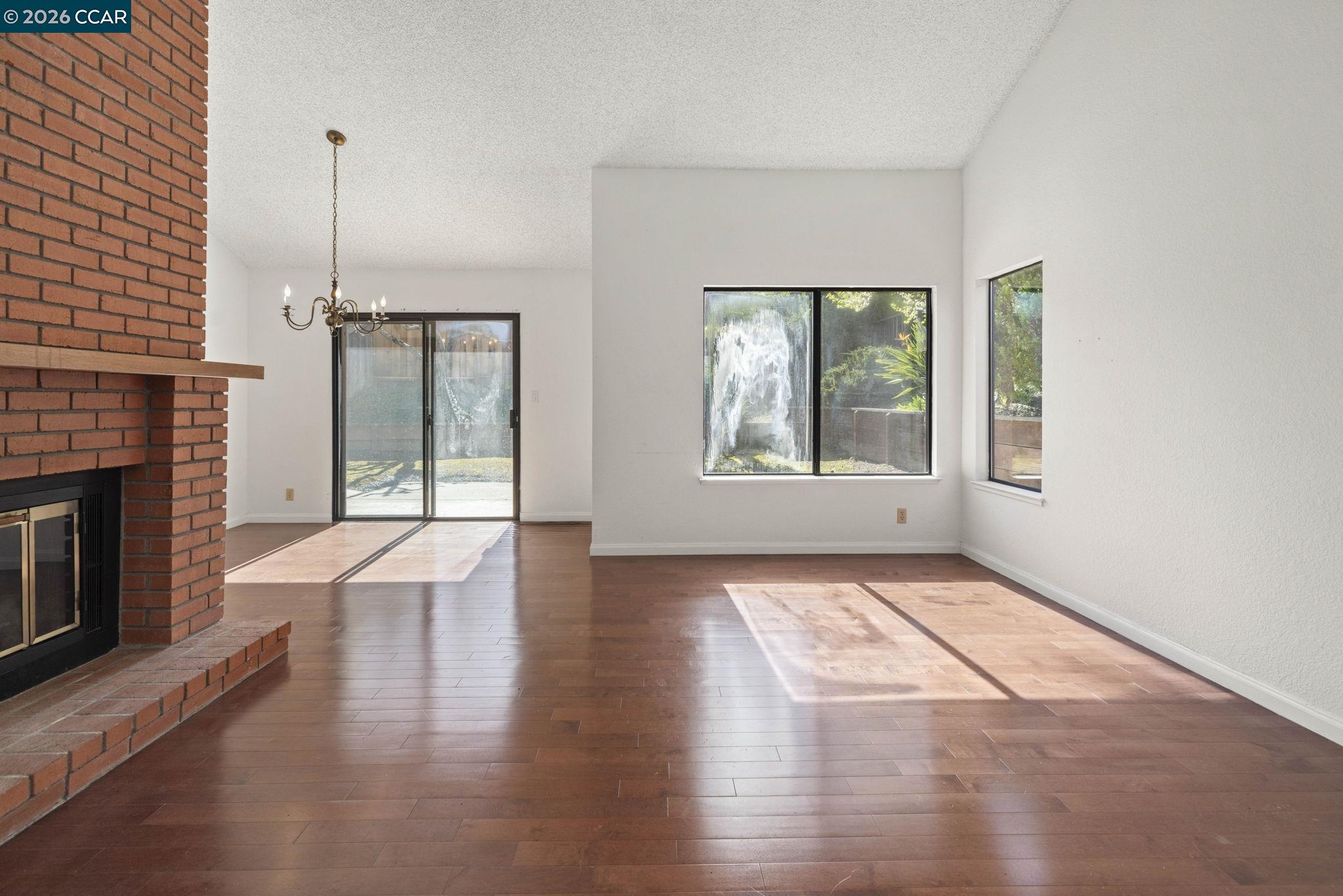 Detail Gallery Image 7 of 35 For 270 Willow Lake Dr, Martinez,  CA 94553 - 2 Beds | 2/1 Baths