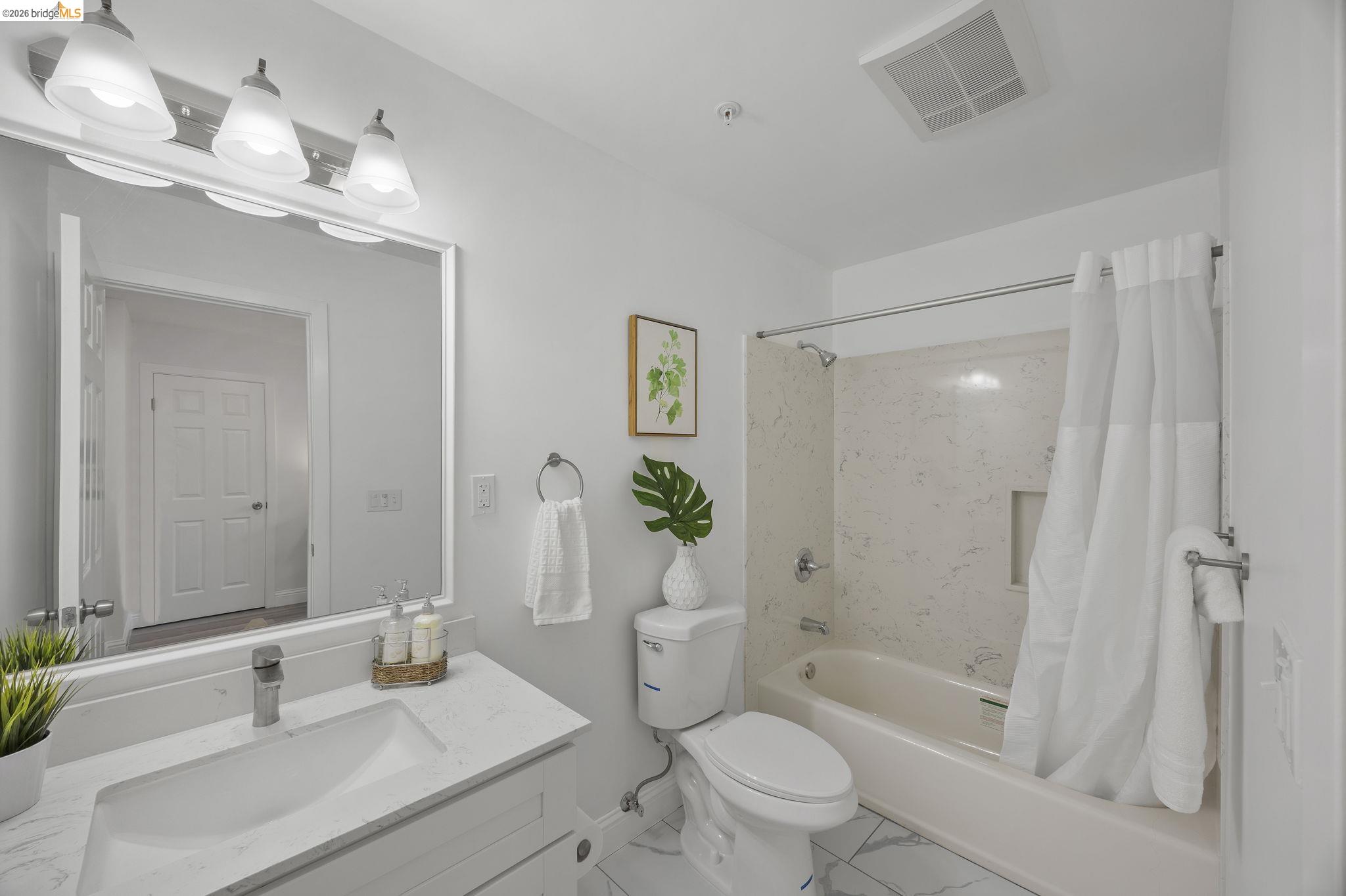 Detail Gallery Image 15 of 50 For 4737 Redding St, Oakland,  CA 94619 - 5 Beds | 6/1 Baths