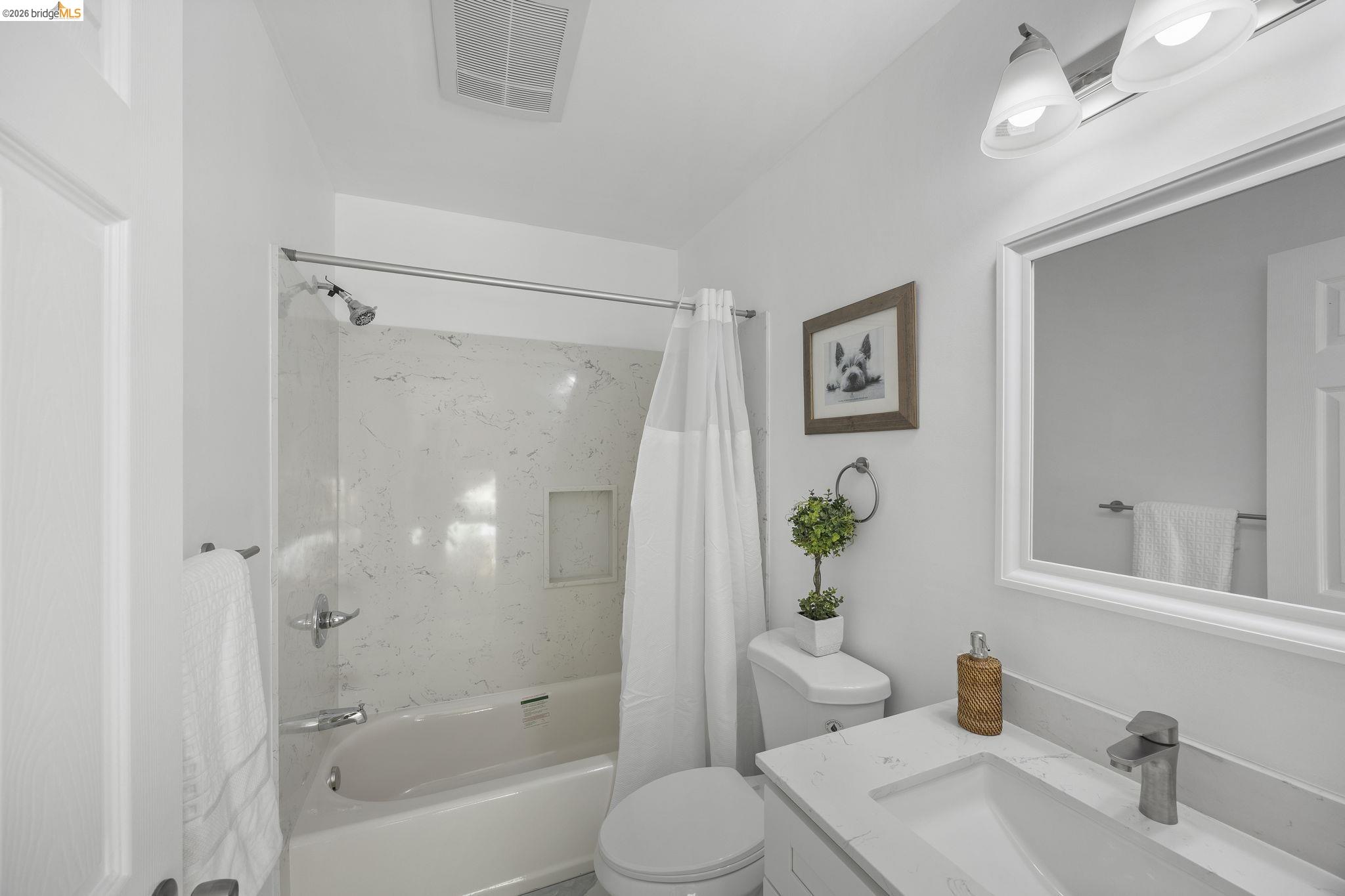 Detail Gallery Image 22 of 50 For 4737 Redding St, Oakland,  CA 94619 - 5 Beds | 6/1 Baths