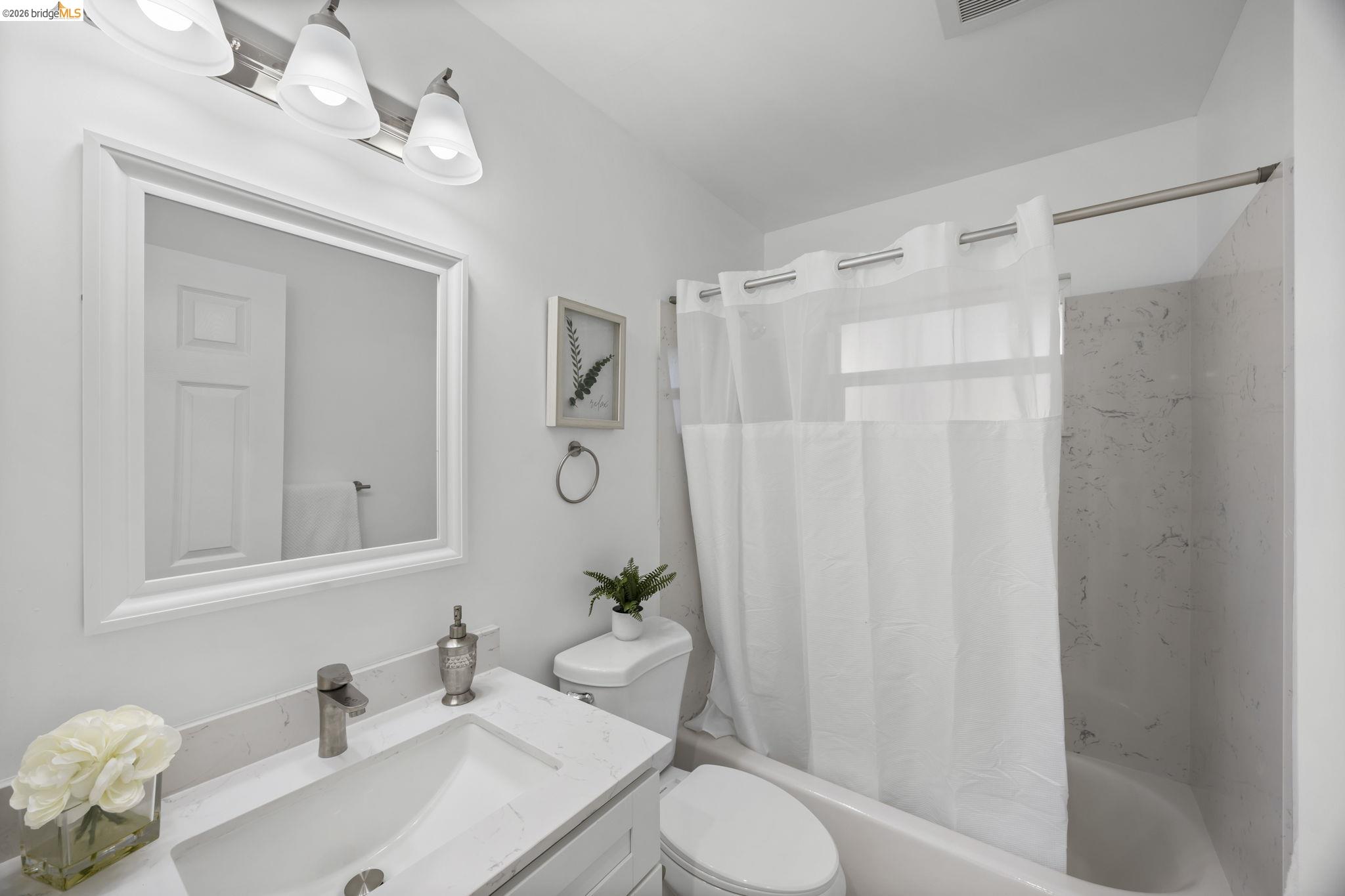 Detail Gallery Image 25 of 50 For 4737 Redding St, Oakland,  CA 94619 - 5 Beds | 6/1 Baths