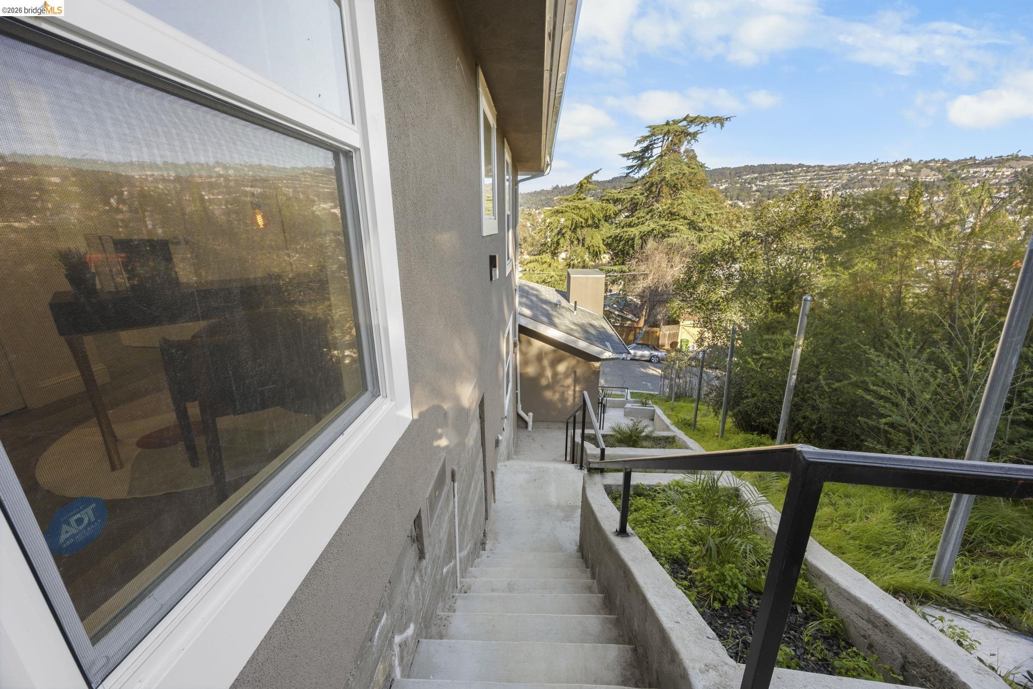 Detail Gallery Image 30 of 50 For 4737 Redding St, Oakland,  CA 94619 - 5 Beds | 6/1 Baths