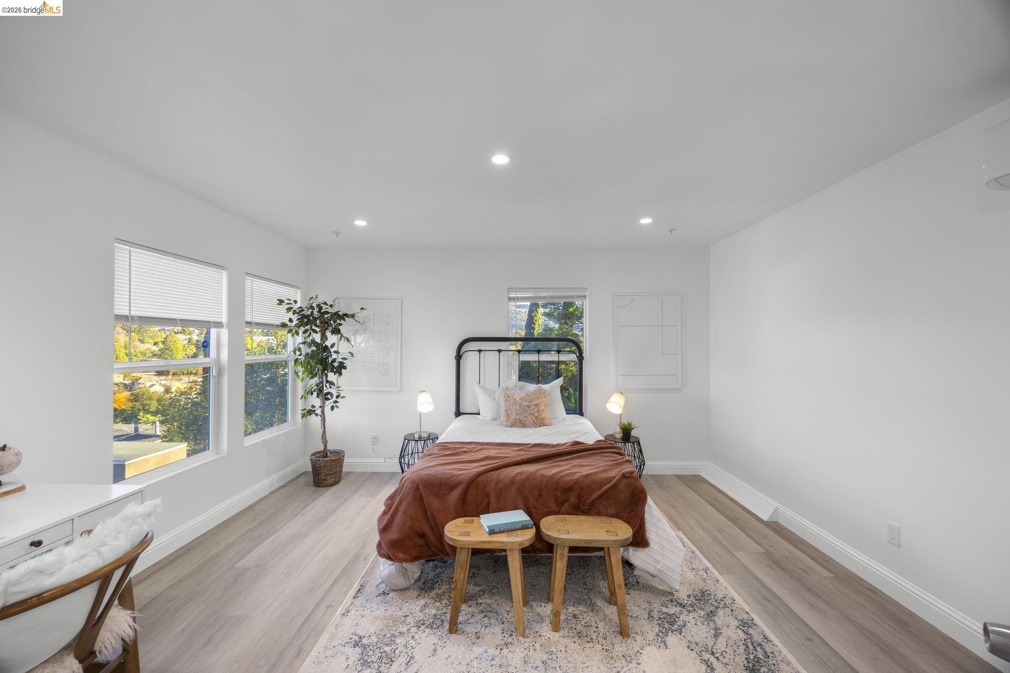 Detail Gallery Image 37 of 50 For 4737 Redding St, Oakland,  CA 94619 - 5 Beds | 6/1 Baths