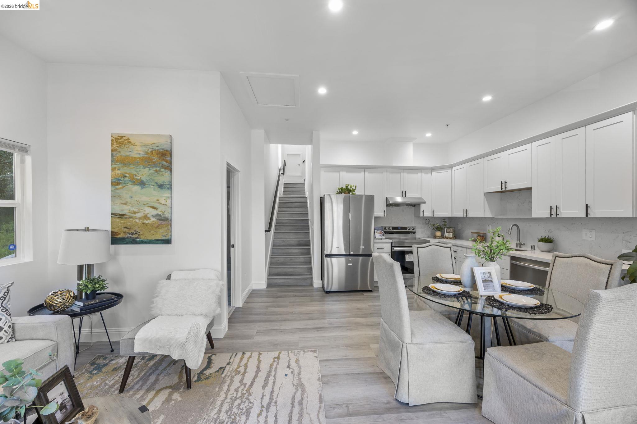 Detail Gallery Image 6 of 50 For 4737 Redding St, Oakland,  CA 94619 - 5 Beds | 6/1 Baths