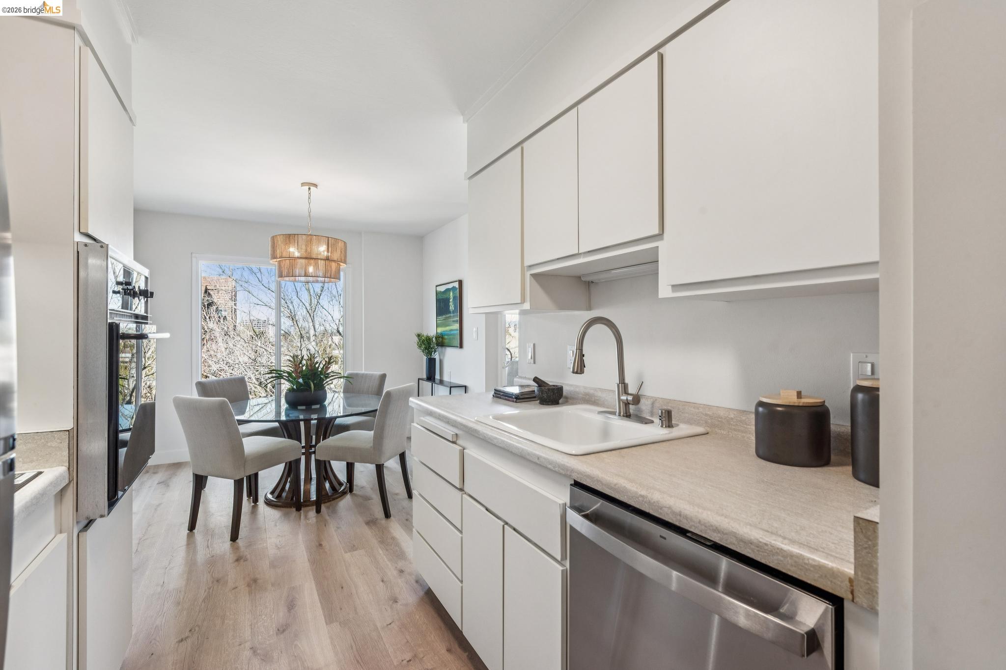 Detail Gallery Image 15 of 27 For 330 Vernon St #301,  Oakland,  CA 94610 - 2 Beds | 1 Baths