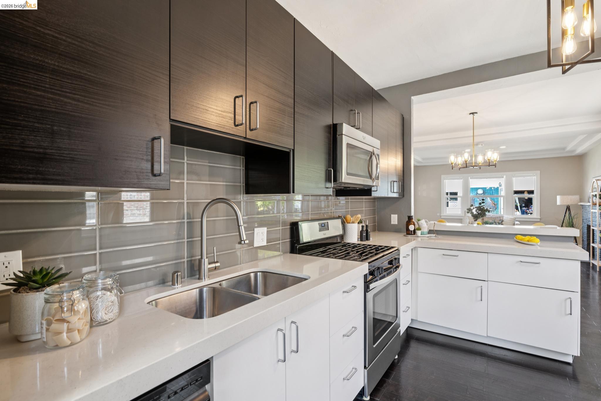 Detail Gallery Image 19 of 45 For 1092 Dwight Way, Berkeley,  CA 94710 - 2 Beds | 2 Baths