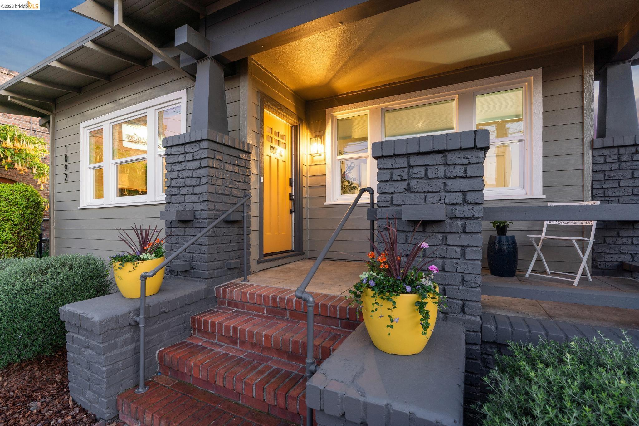 Detail Gallery Image 4 of 45 For 1092 Dwight Way, Berkeley,  CA 94710 - 2 Beds | 2 Baths