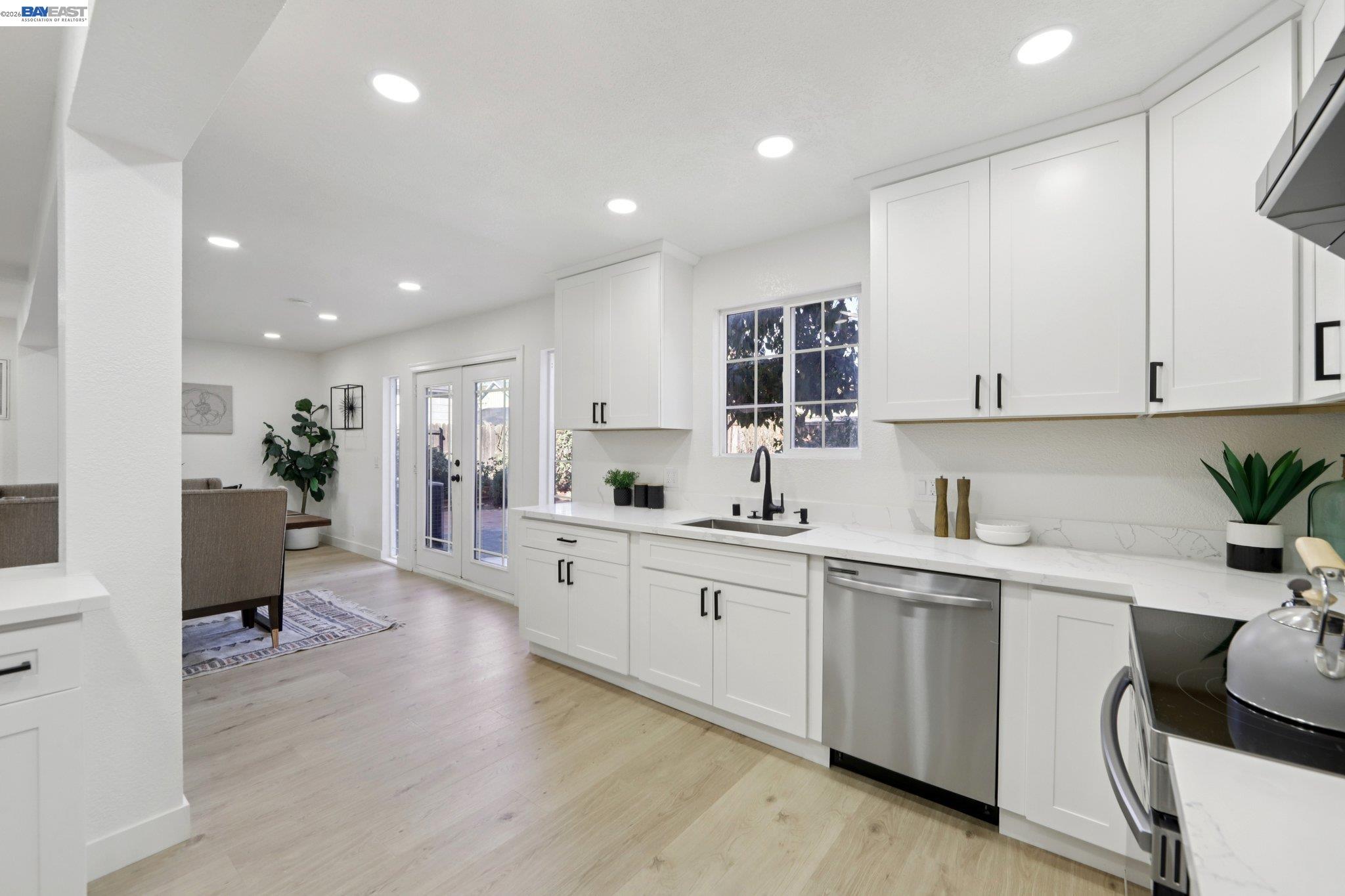 Detail Gallery Image 11 of 37 For 41330 Roberts Ave, Fremont,  CA 94538 - 5 Beds | 3 Baths