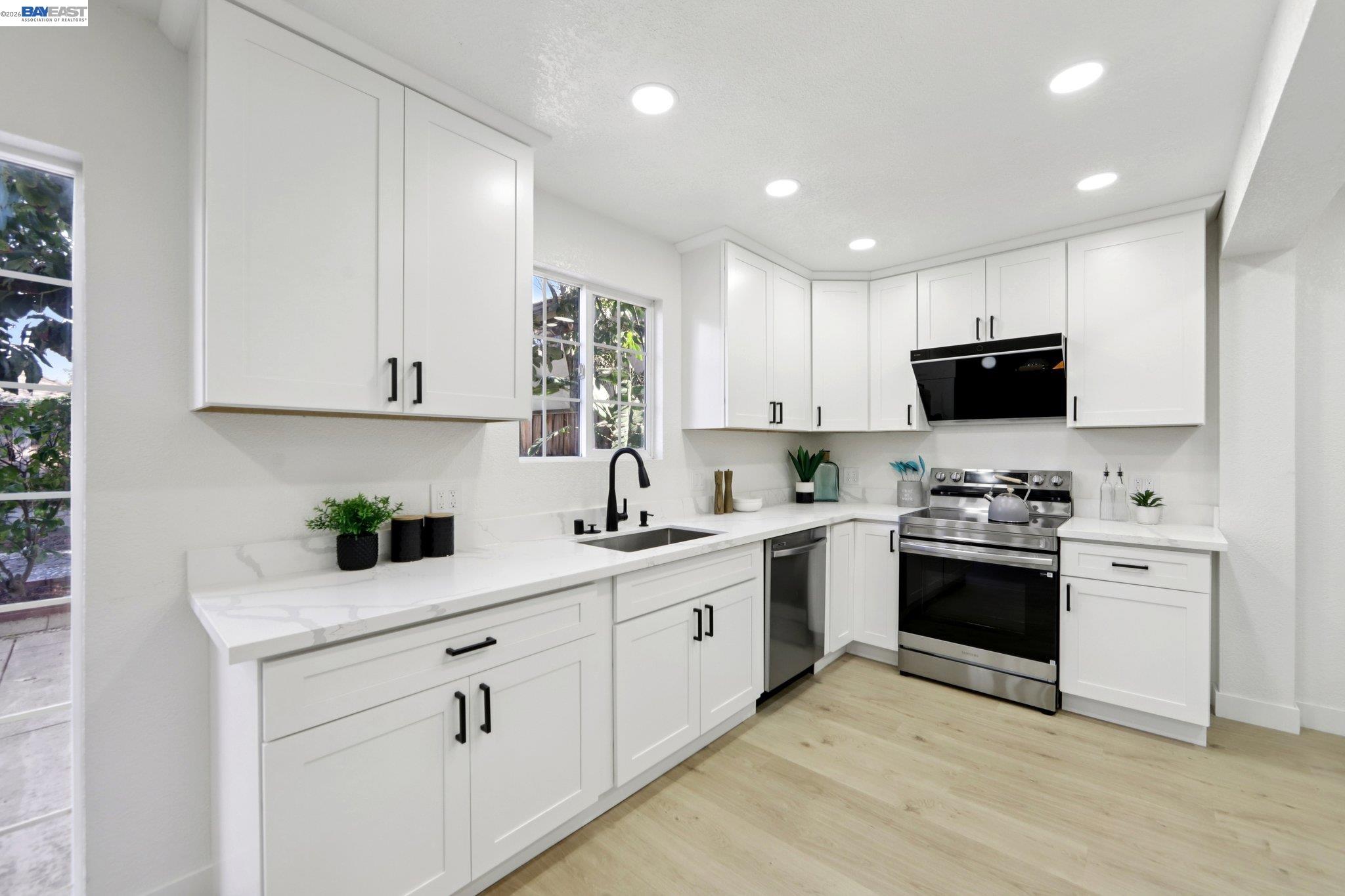 Detail Gallery Image 12 of 37 For 41330 Roberts Ave, Fremont,  CA 94538 - 5 Beds | 3 Baths