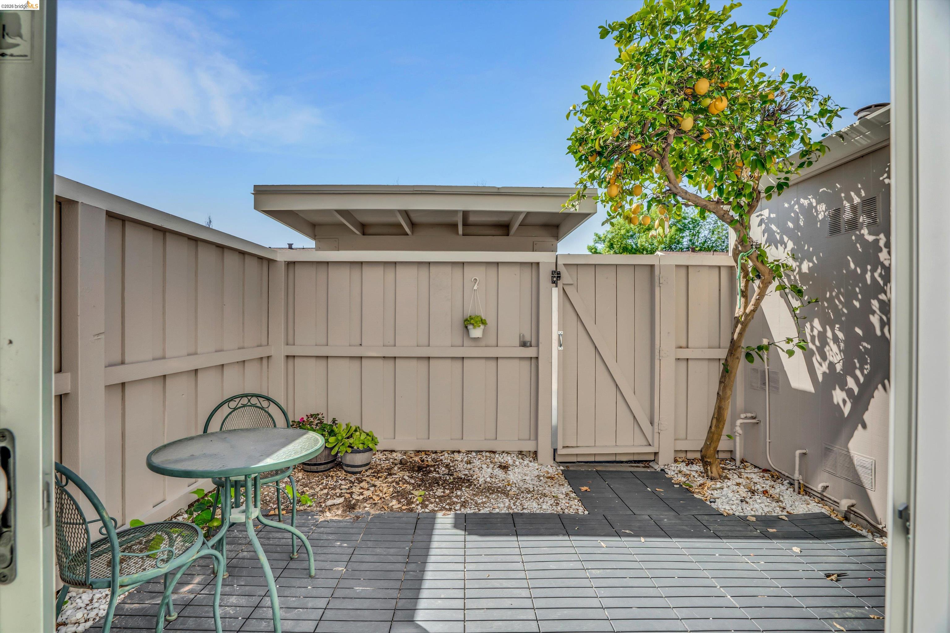 Detail Gallery Image 13 of 18 For 1260 Pine Creek Way #I,  Concord,  CA 94520 - 2 Beds | 1/1 Baths