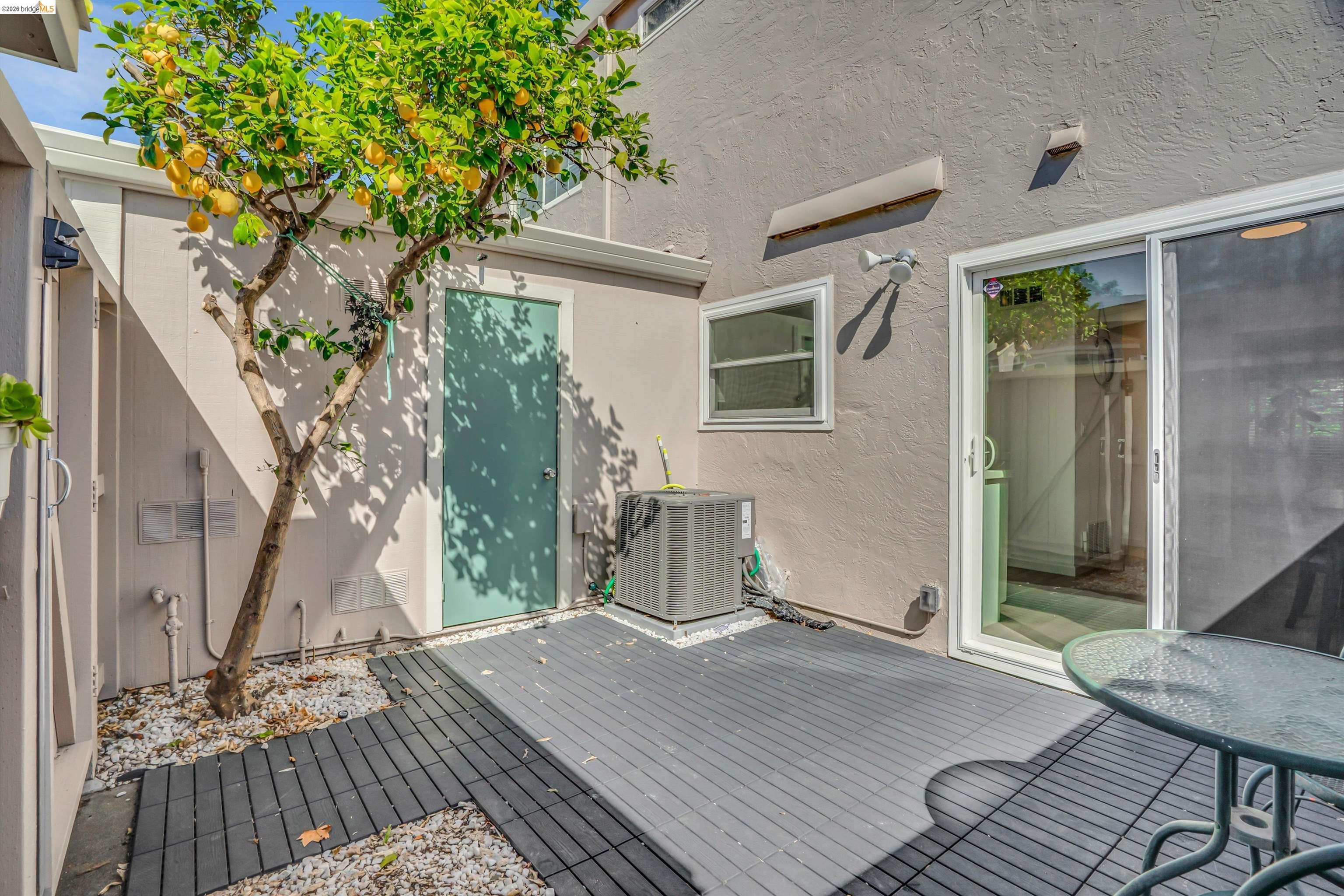 Detail Gallery Image 15 of 18 For 1260 Pine Creek Way #I,  Concord,  CA 94520 - 2 Beds | 1/1 Baths