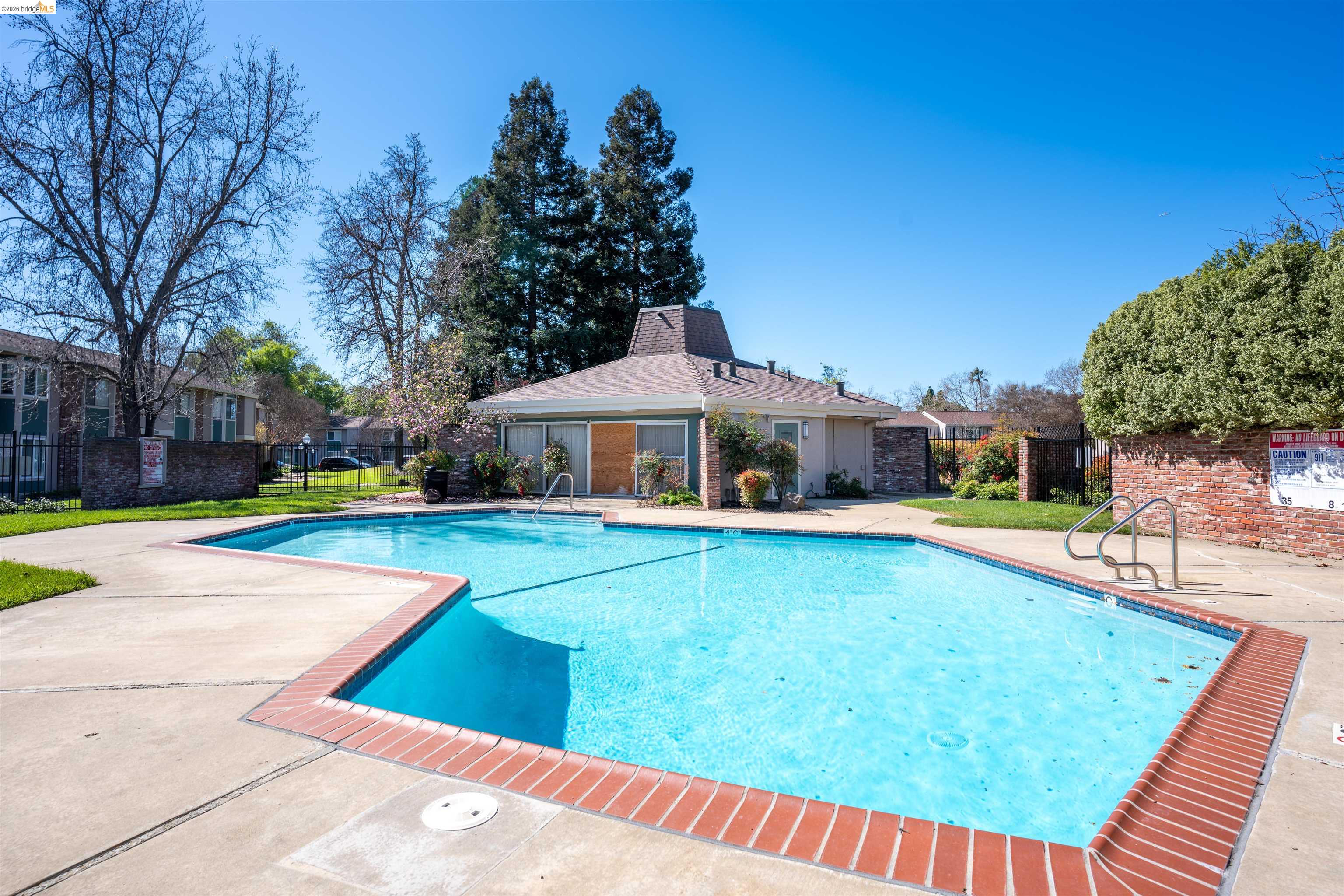 Detail Gallery Image 17 of 20 For 1260 Pine Creek Way #I,  Concord,  CA 94520 - 2 Beds | 1/1 Baths