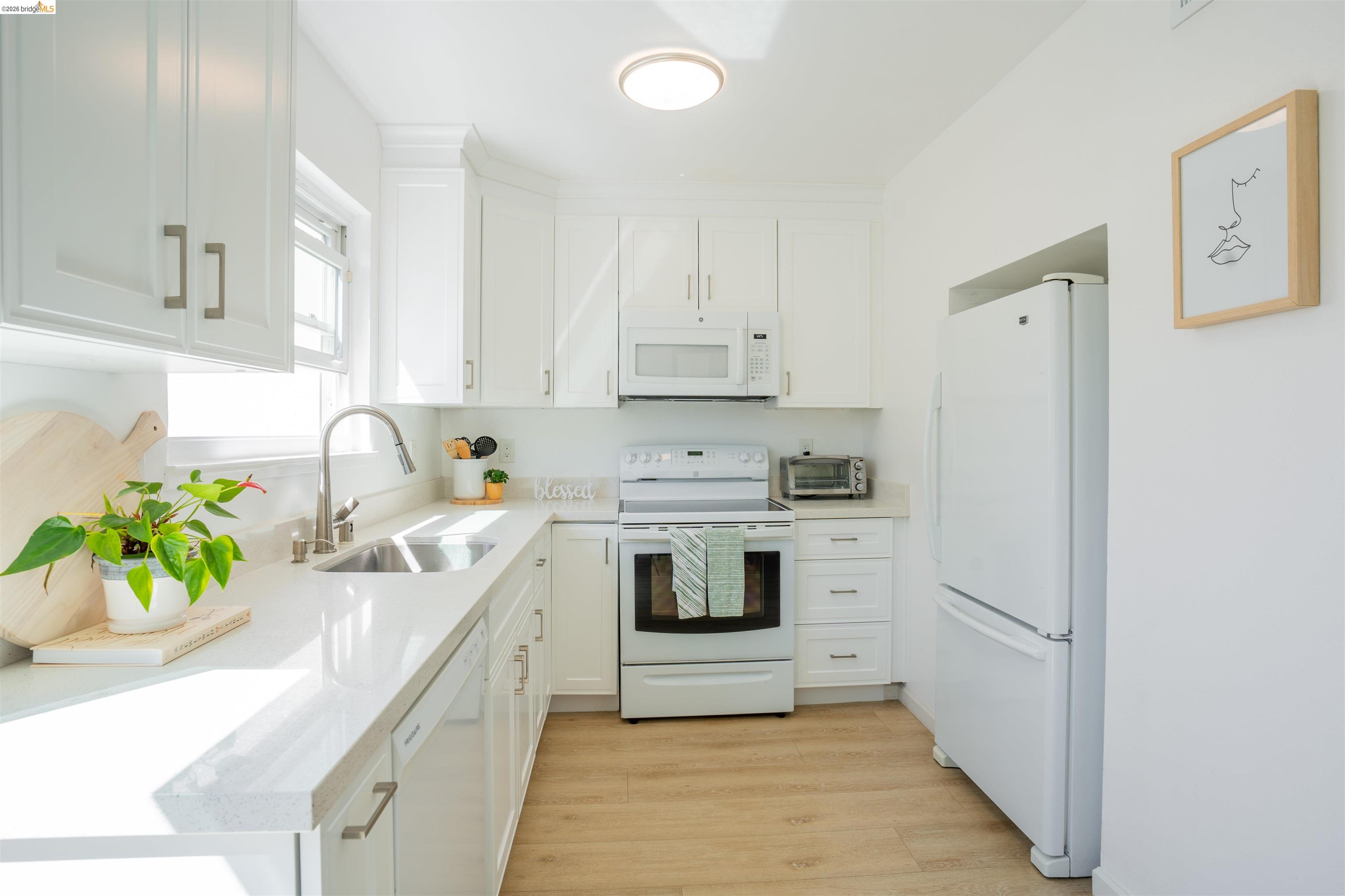 Detail Gallery Image 6 of 20 For 1260 Pine Creek Way #I,  Concord,  CA 94520 - 2 Beds | 1/1 Baths