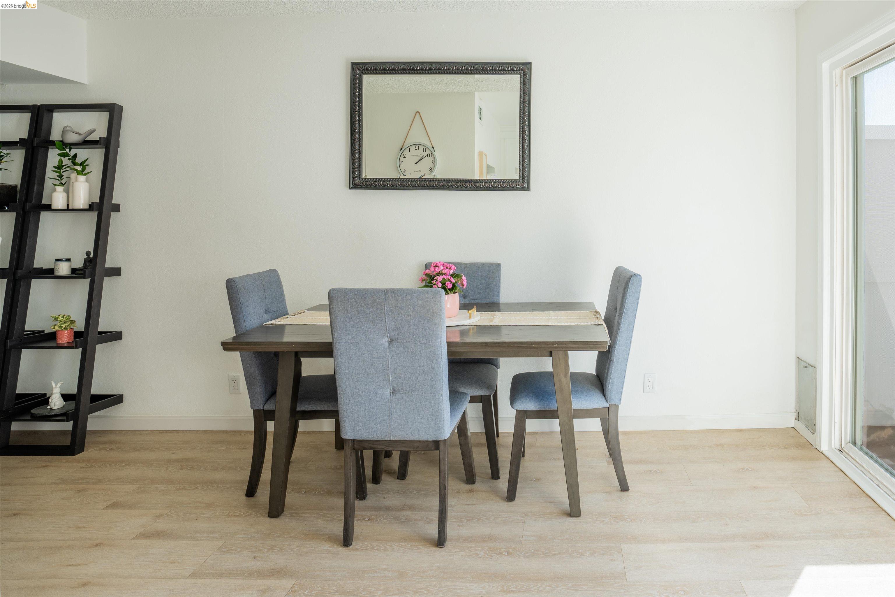 Detail Gallery Image 7 of 20 For 1260 Pine Creek Way #I,  Concord,  CA 94520 - 2 Beds | 1/1 Baths