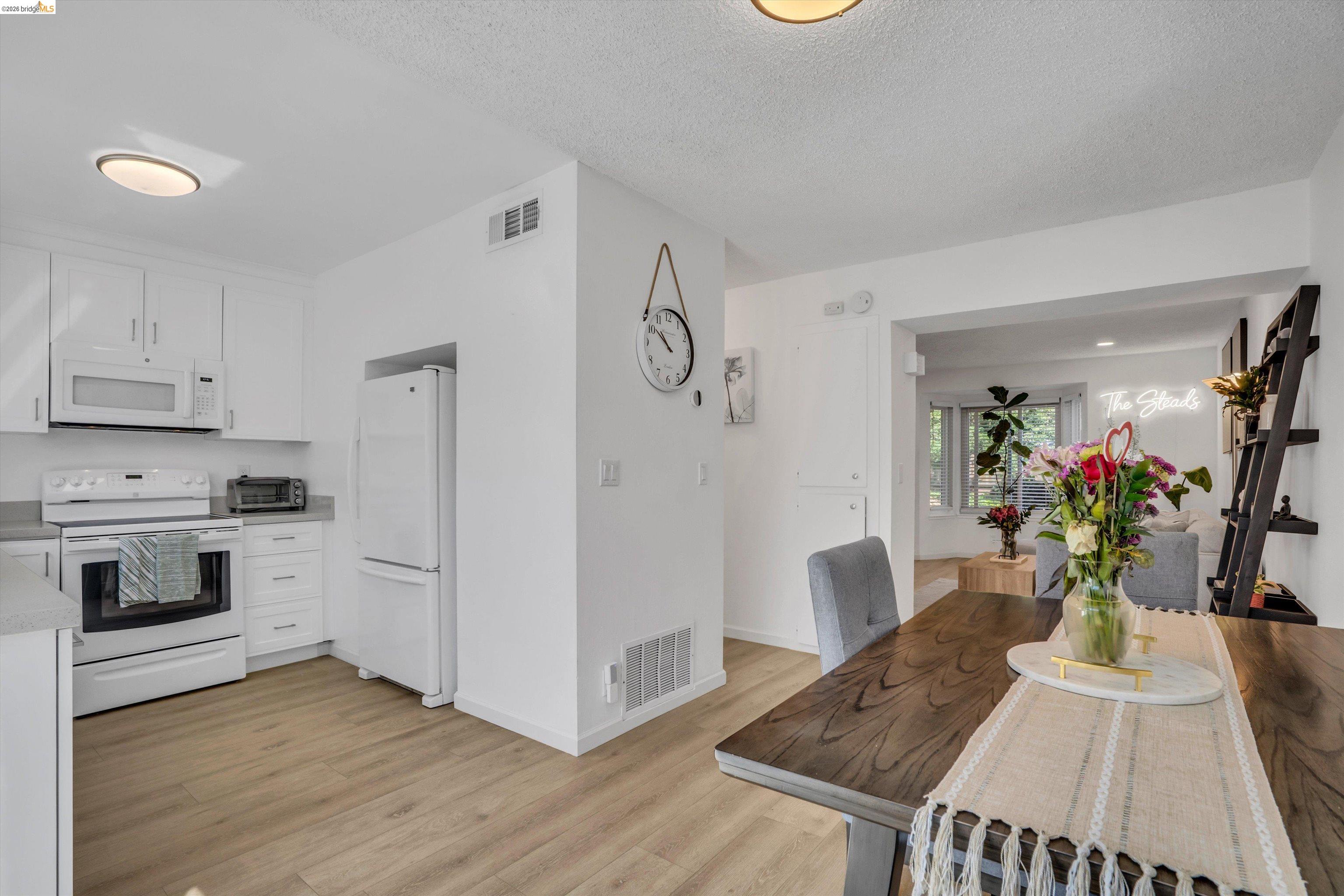 Detail Gallery Image 9 of 20 For 1260 Pine Creek Way #I,  Concord,  CA 94520 - 2 Beds | 1/1 Baths