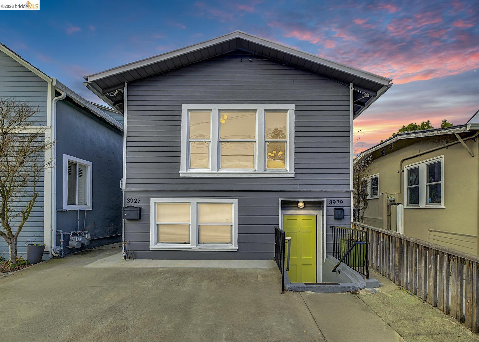 Detail Gallery Image 2 of 51 For 3929 Ruby St, Oakland,  CA 94609 - 4 Beds | 2 Baths