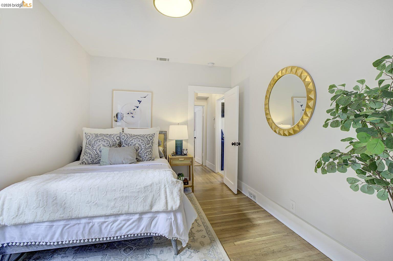 Detail Gallery Image 17 of 51 For 3929 Ruby St, Oakland,  CA 94609 - 4 Beds | 2 Baths