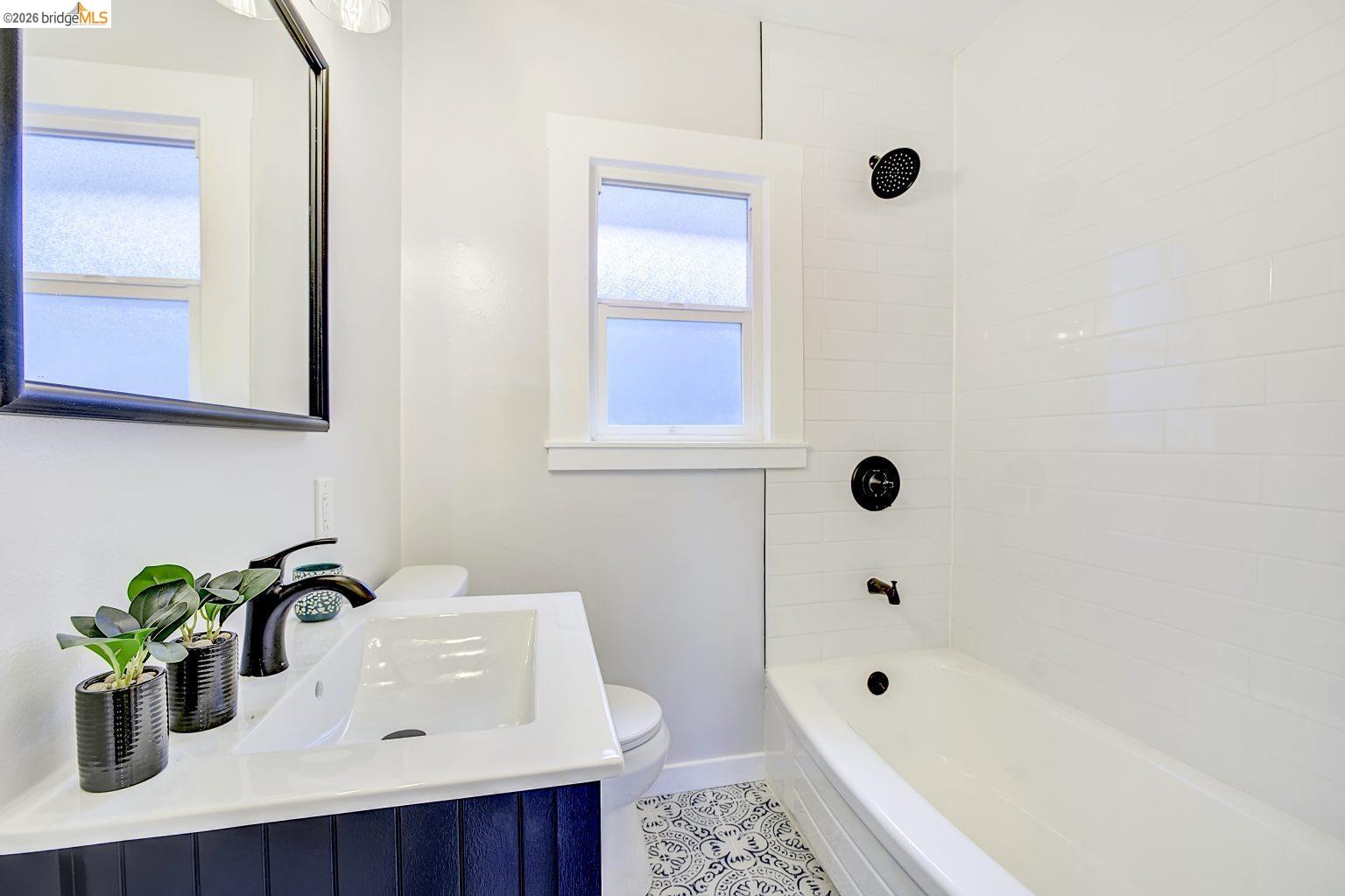 Detail Gallery Image 24 of 51 For 3929 Ruby St, Oakland,  CA 94609 - 4 Beds | 2 Baths