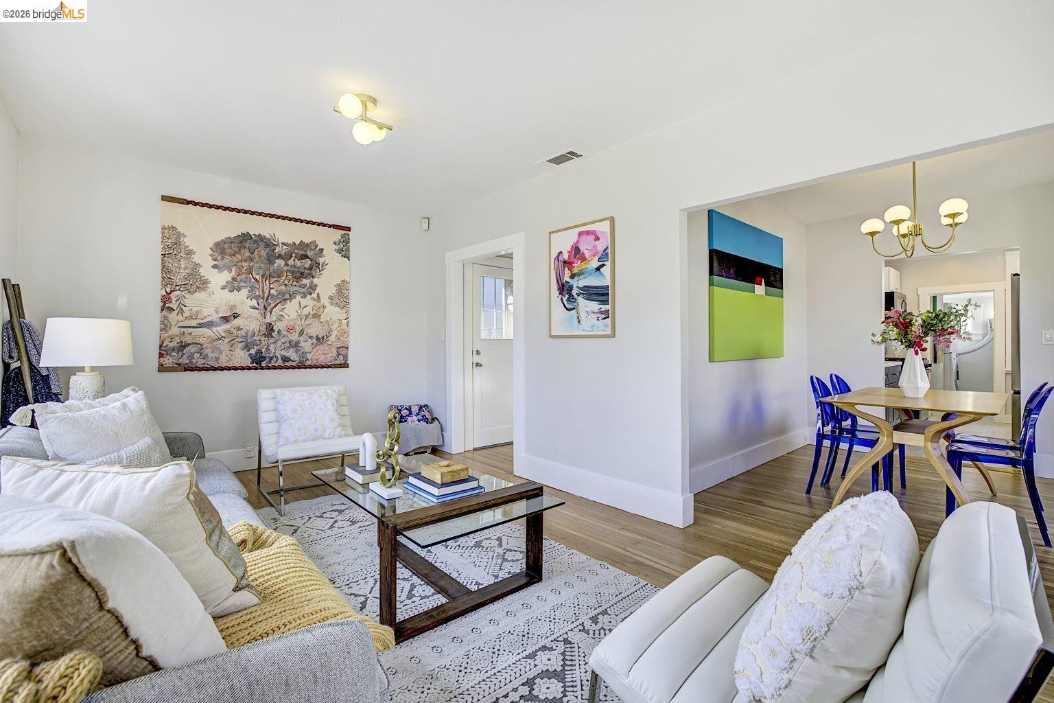 Detail Gallery Image 4 of 51 For 3929 Ruby St, Oakland,  CA 94609 - 4 Beds | 2 Baths