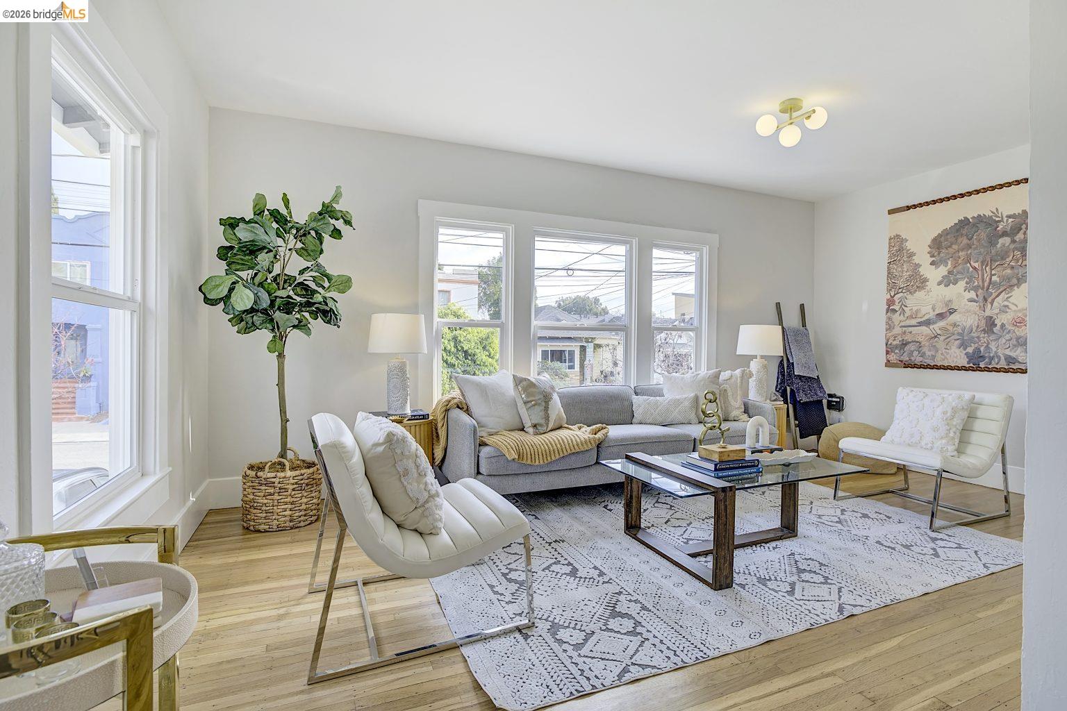 Detail Gallery Image 5 of 51 For 3929 Ruby St, Oakland,  CA 94609 - 4 Beds | 2 Baths