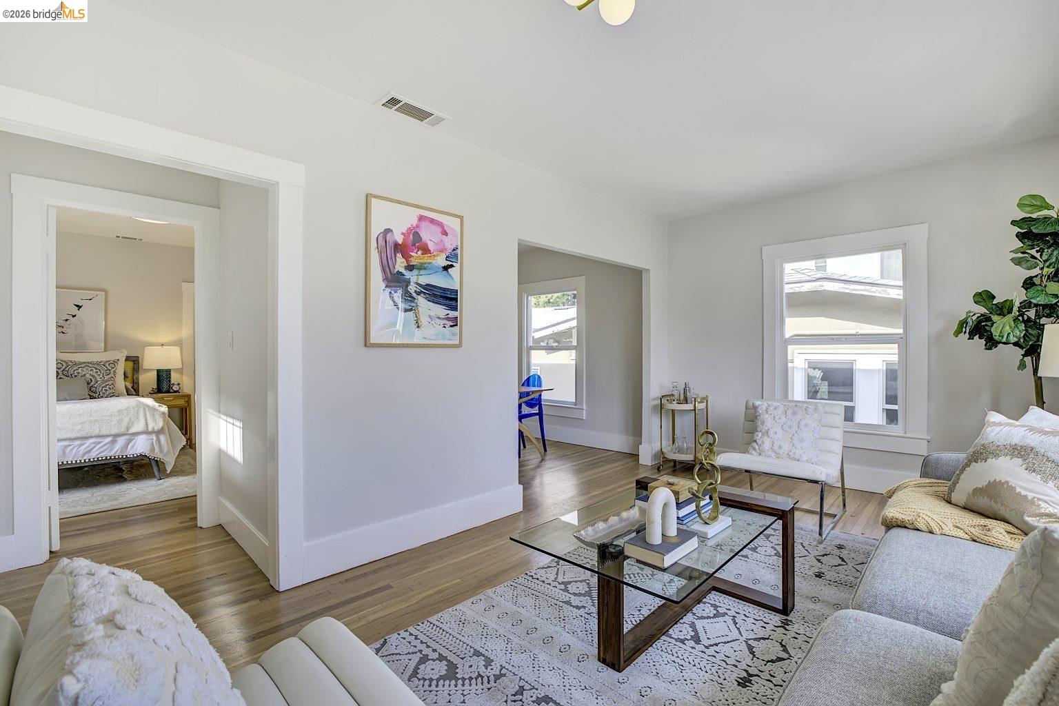 Detail Gallery Image 6 of 51 For 3929 Ruby St, Oakland,  CA 94609 - 4 Beds | 2 Baths