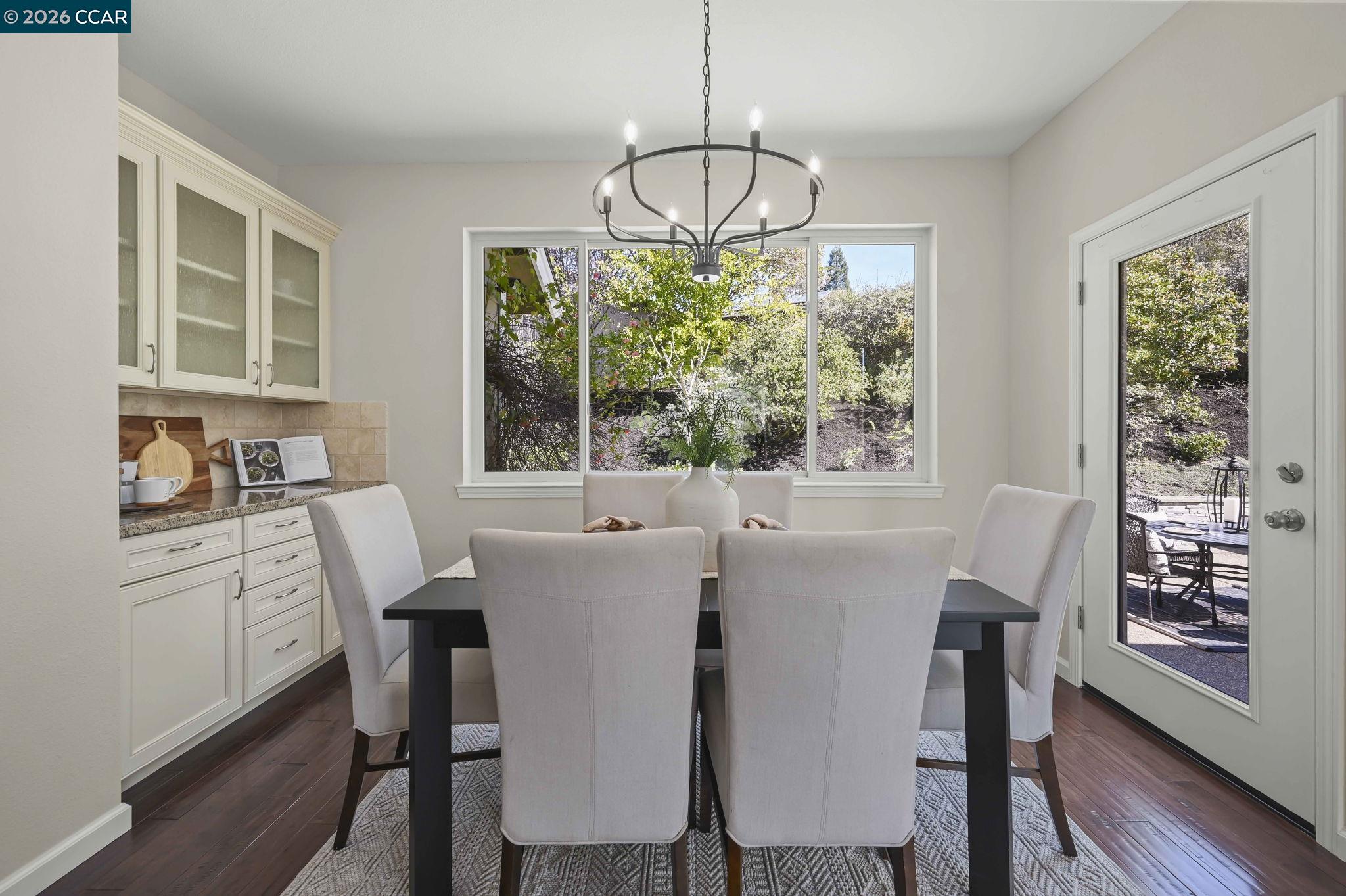 Detail Gallery Image 12 of 49 For 12 Paddock Ct, Pleasant Hill,  CA 94523 - 4 Beds | 3 Baths