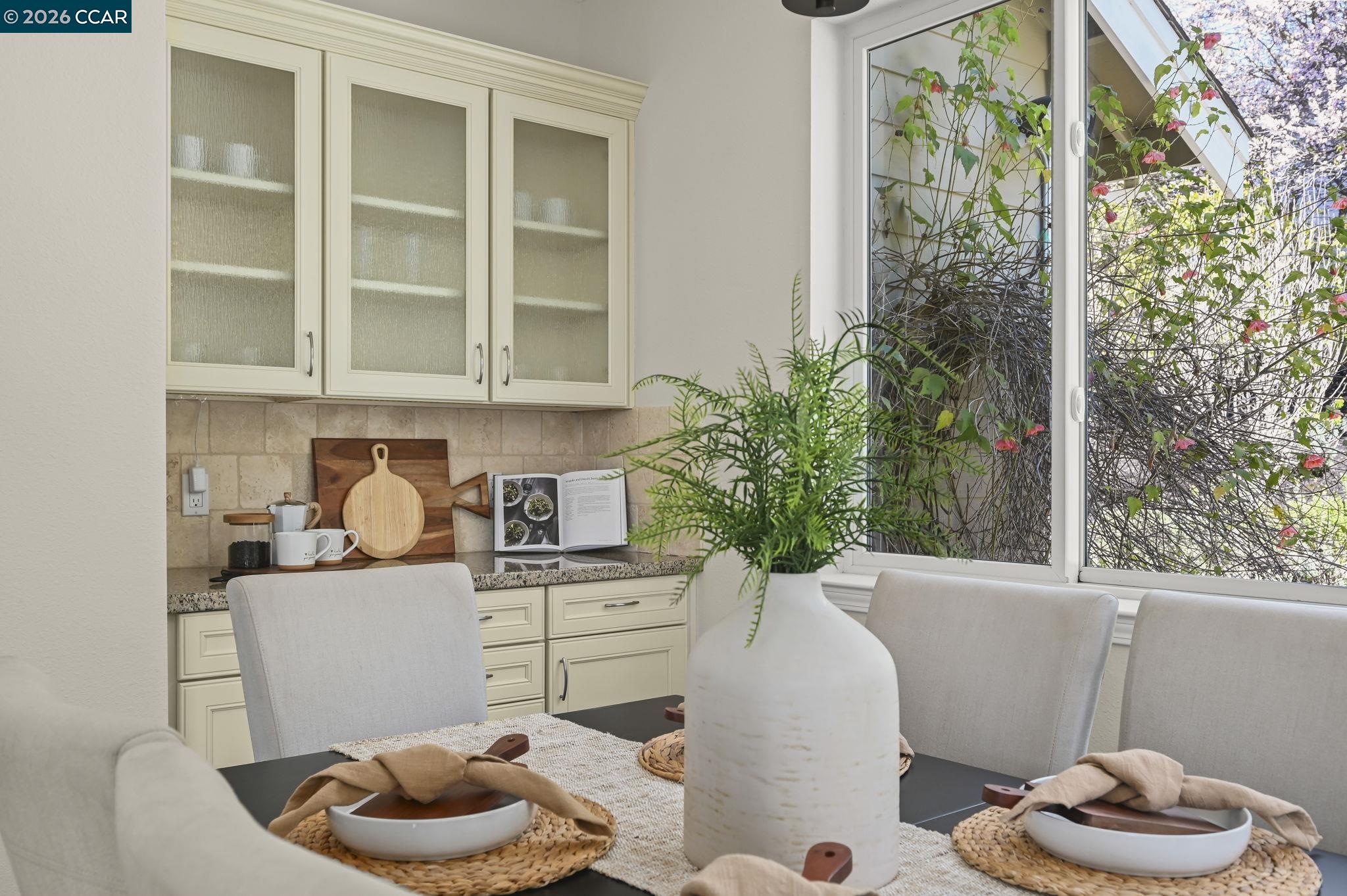 Detail Gallery Image 13 of 49 For 12 Paddock Ct, Pleasant Hill,  CA 94523 - 4 Beds | 3 Baths