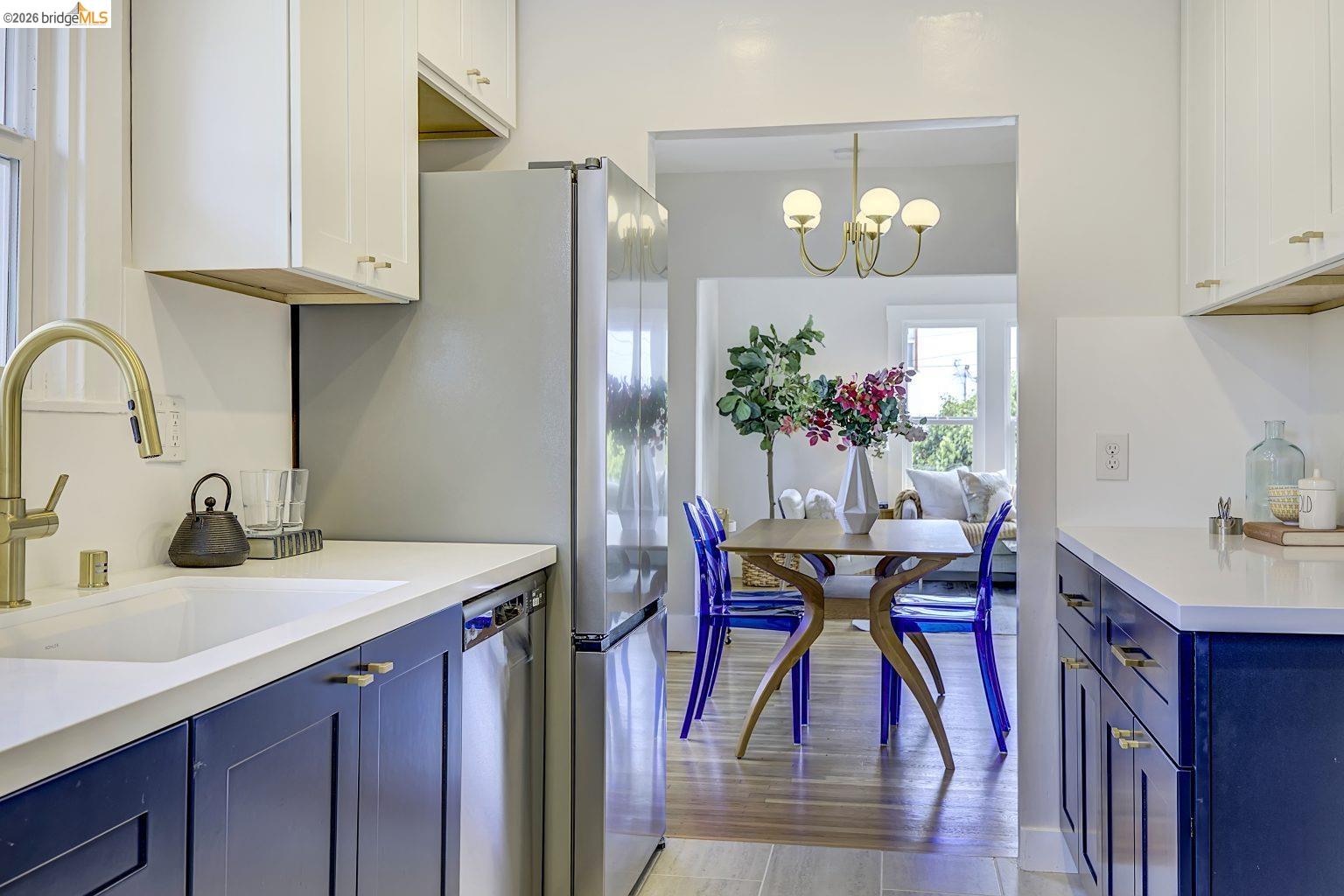 Detail Gallery Image 14 of 51 For 3929 Ruby St, Oakland,  CA 94609 - – Beds | – Baths