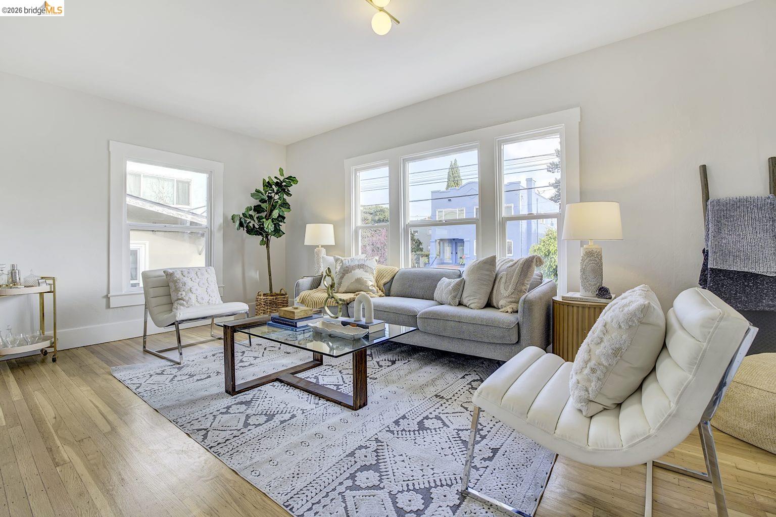 Detail Gallery Image 3 of 51 For 3929 Ruby St, Oakland,  CA 94609 - – Beds | – Baths