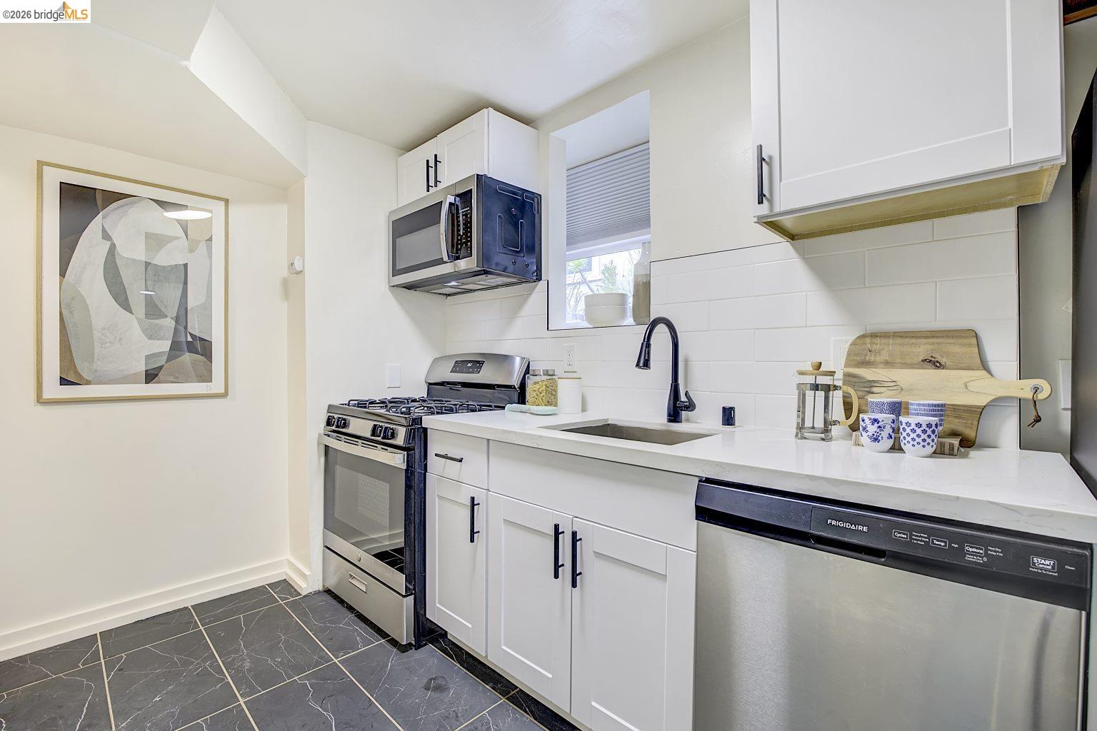 Detail Gallery Image 37 of 51 For 3929 Ruby St, Oakland,  CA 94609 - – Beds | – Baths