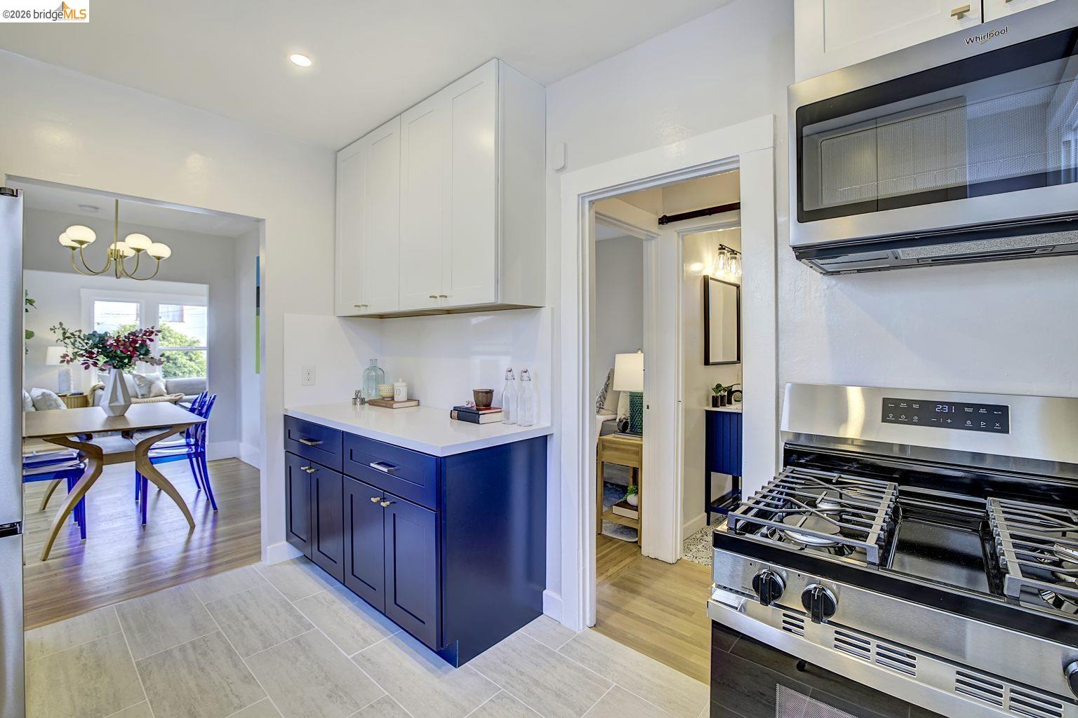 Detail Gallery Image 10 of 51 For 3929 Ruby St, Oakland,  CA 94609 - – Beds | – Baths