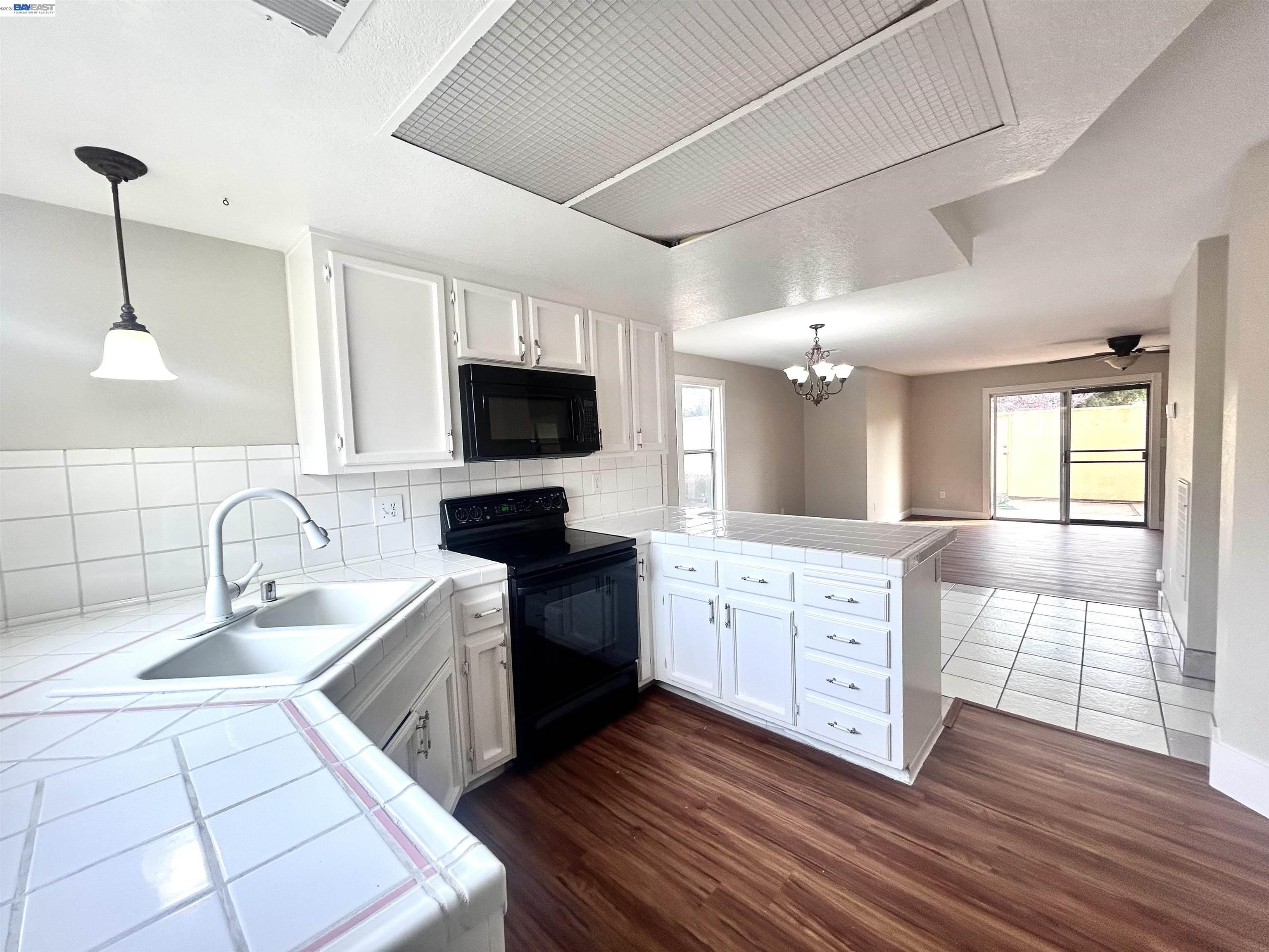 Detail Gallery Image 5 of 29 For 3148 Andre Ln, Turlock,  CA 95382 - 2 Beds | 1/1 Baths