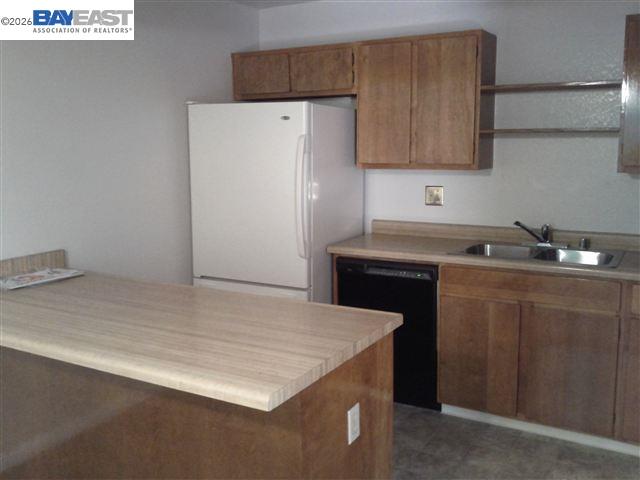 Detail Gallery Image 4 of 16 For 27162 Tampa Ave #72,  Hayward,  CA 94544-4458 - 2 Beds | 1 Baths