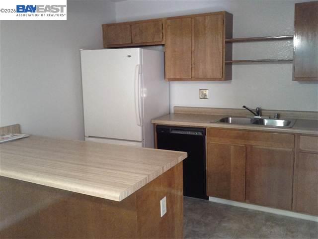 Detail Gallery Image 5 of 16 For 27162 Tampa Ave #72,  Hayward,  CA 94544-4458 - 2 Beds | 1 Baths