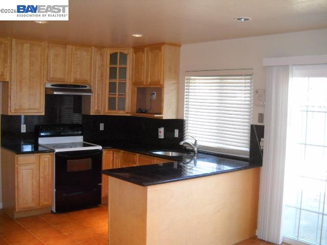 Detail Gallery Image 3 of 20 For 27666 Del Norte Ct, Hayward,  CA 94545 - 3 Beds | 2 Baths