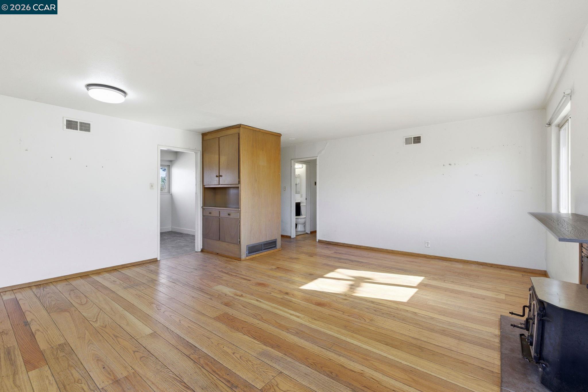 Detail Gallery Image 3 of 19 For 1181 Aspen Dr, Concord,  CA 94520 - 3 Beds | 2 Baths