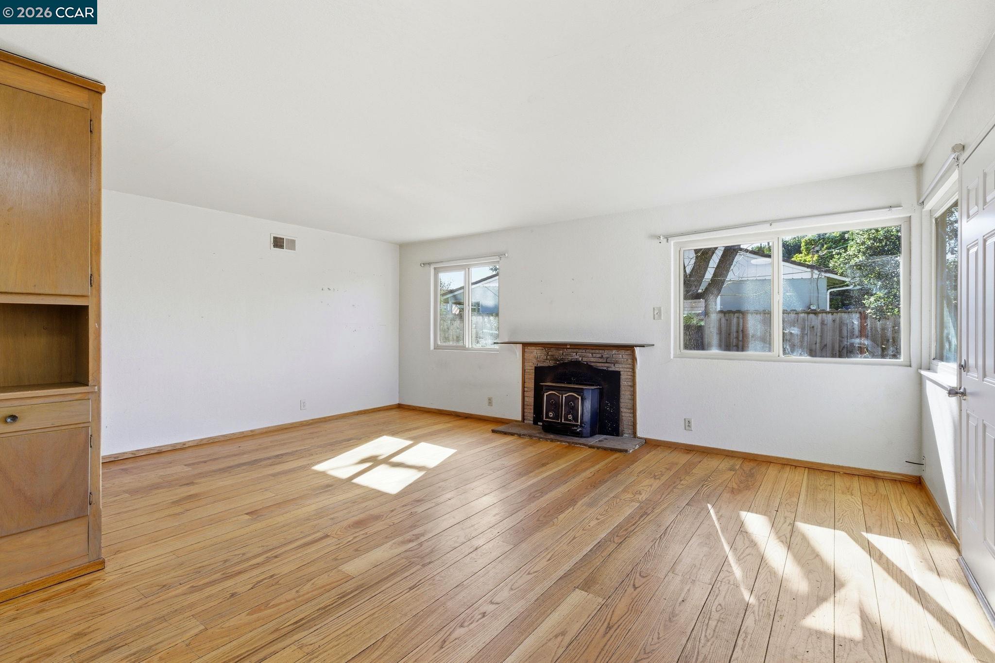 Detail Gallery Image 4 of 19 For 1181 Aspen Dr, Concord,  CA 94520 - 3 Beds | 2 Baths