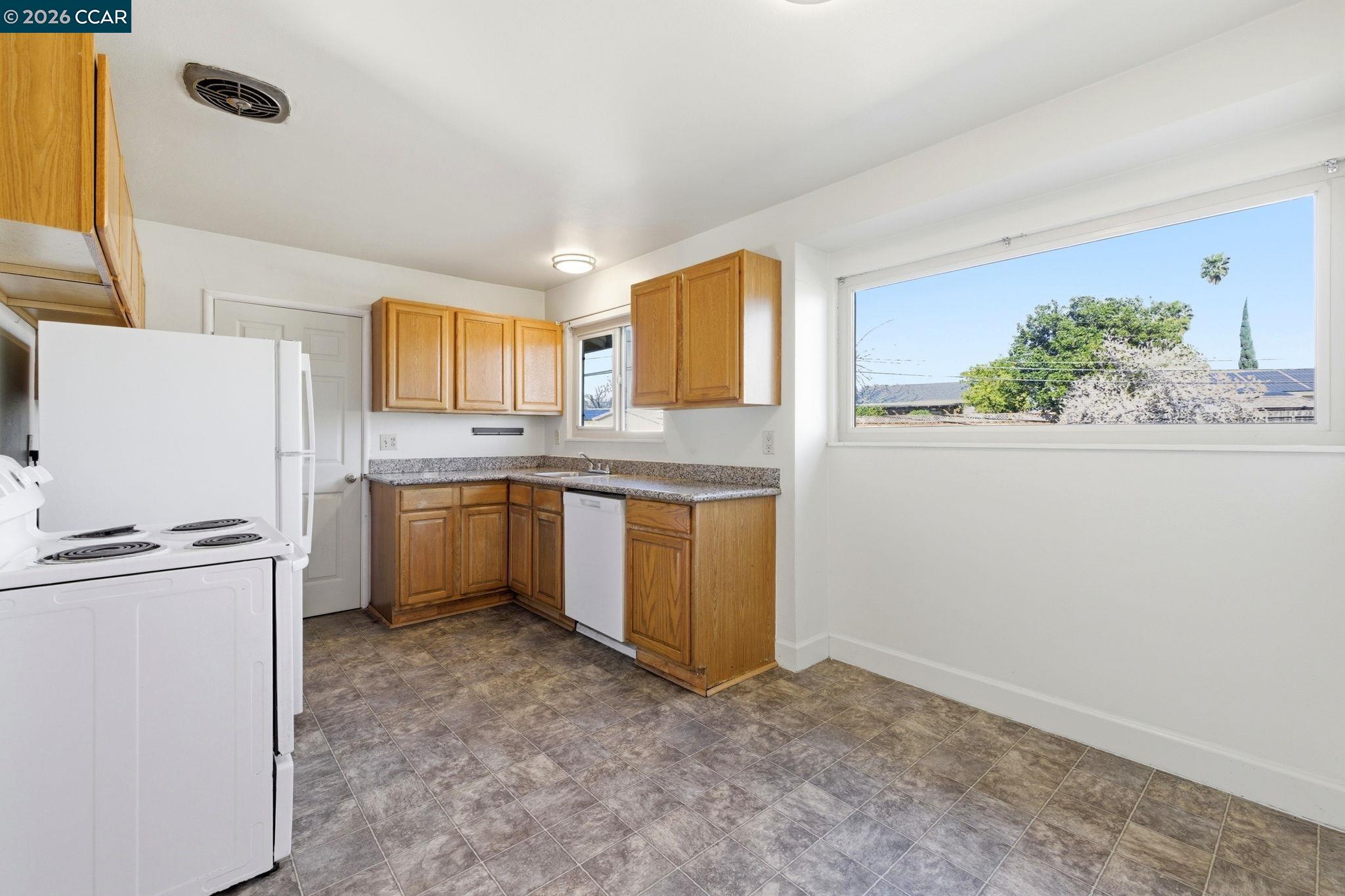 Detail Gallery Image 5 of 19 For 1181 Aspen Dr, Concord,  CA 94520 - 3 Beds | 2 Baths