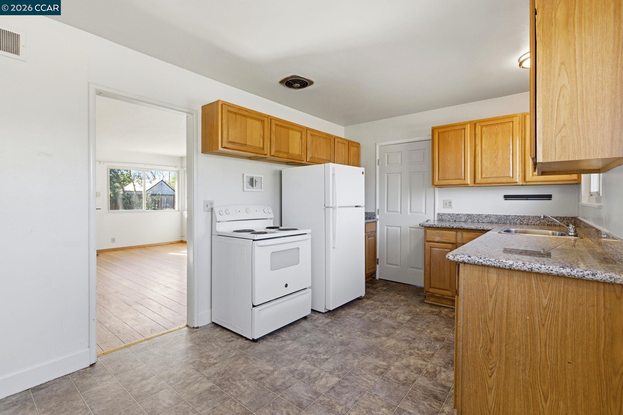 Detail Gallery Image 6 of 19 For 1181 Aspen Dr, Concord,  CA 94520 - 3 Beds | 2 Baths