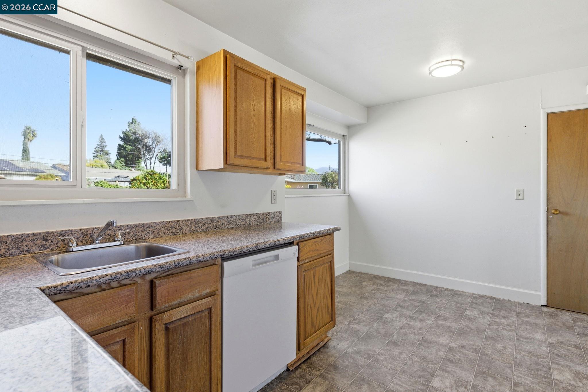 Detail Gallery Image 7 of 19 For 1181 Aspen Dr, Concord,  CA 94520 - 3 Beds | 2 Baths