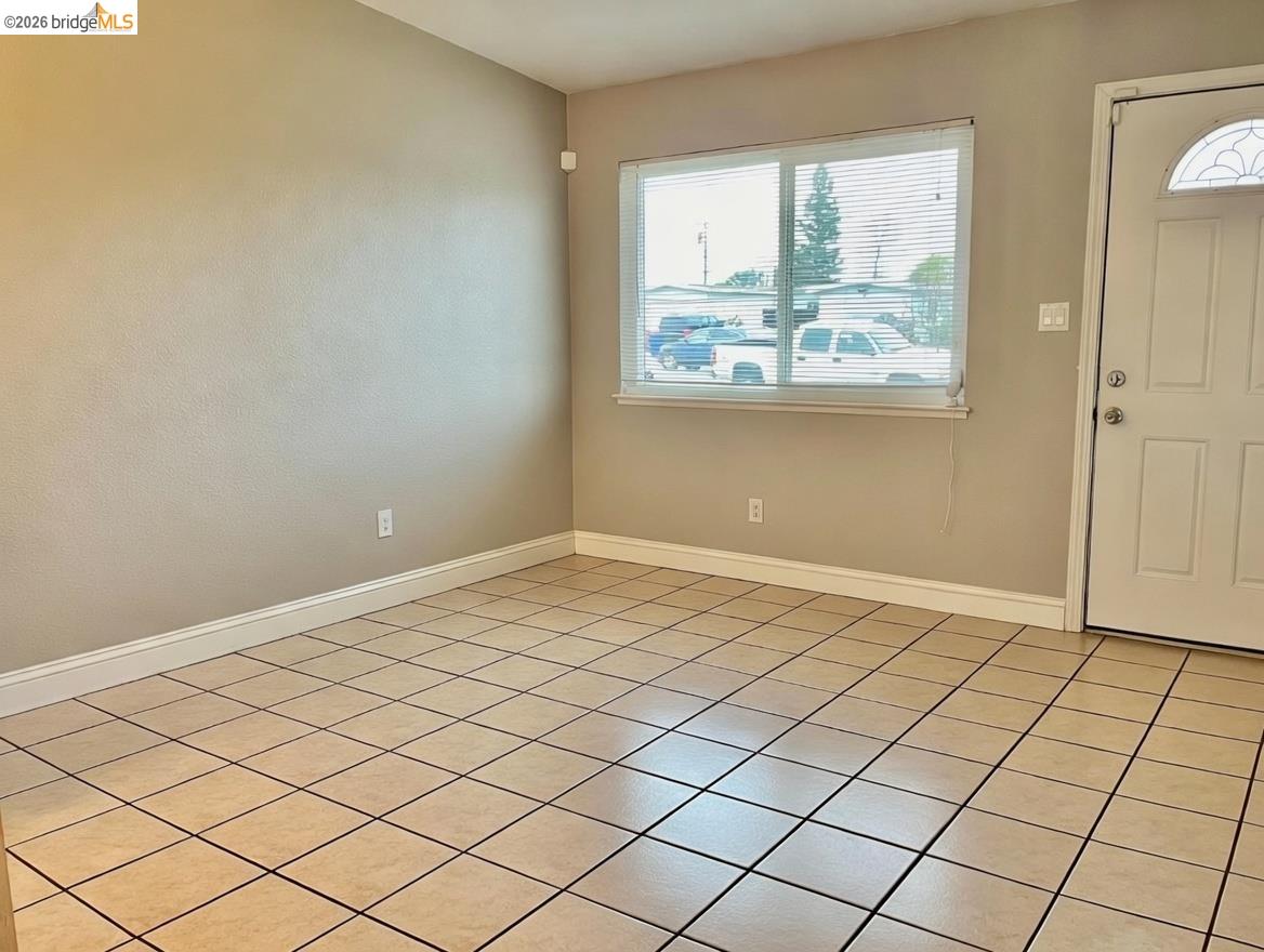 Detail Gallery Image 2 of 18 For 3839 Moonbeam Dr, Sacramento,  CA 95827 - 3 Beds | 1 Baths