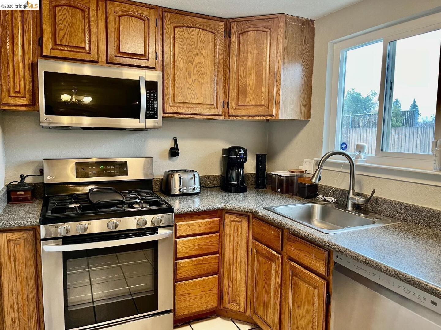 Detail Gallery Image 6 of 18 For 3839 Moonbeam Dr, Sacramento,  CA 95827 - 3 Beds | 1 Baths